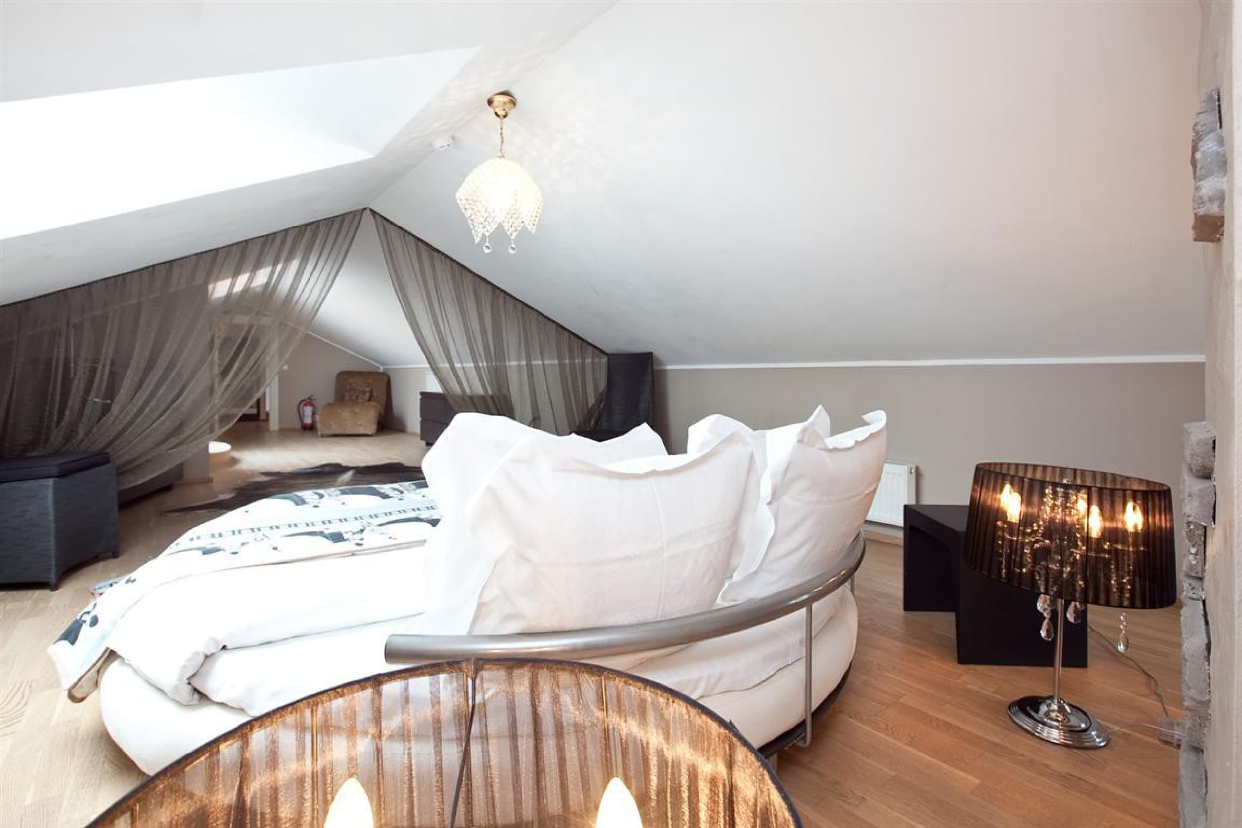 Romantyczna Noc dla Dwojga w Apartamencie z Kominkiem | Estonia Tallin (Stare Miasto) | Wyjątkowy Prezent