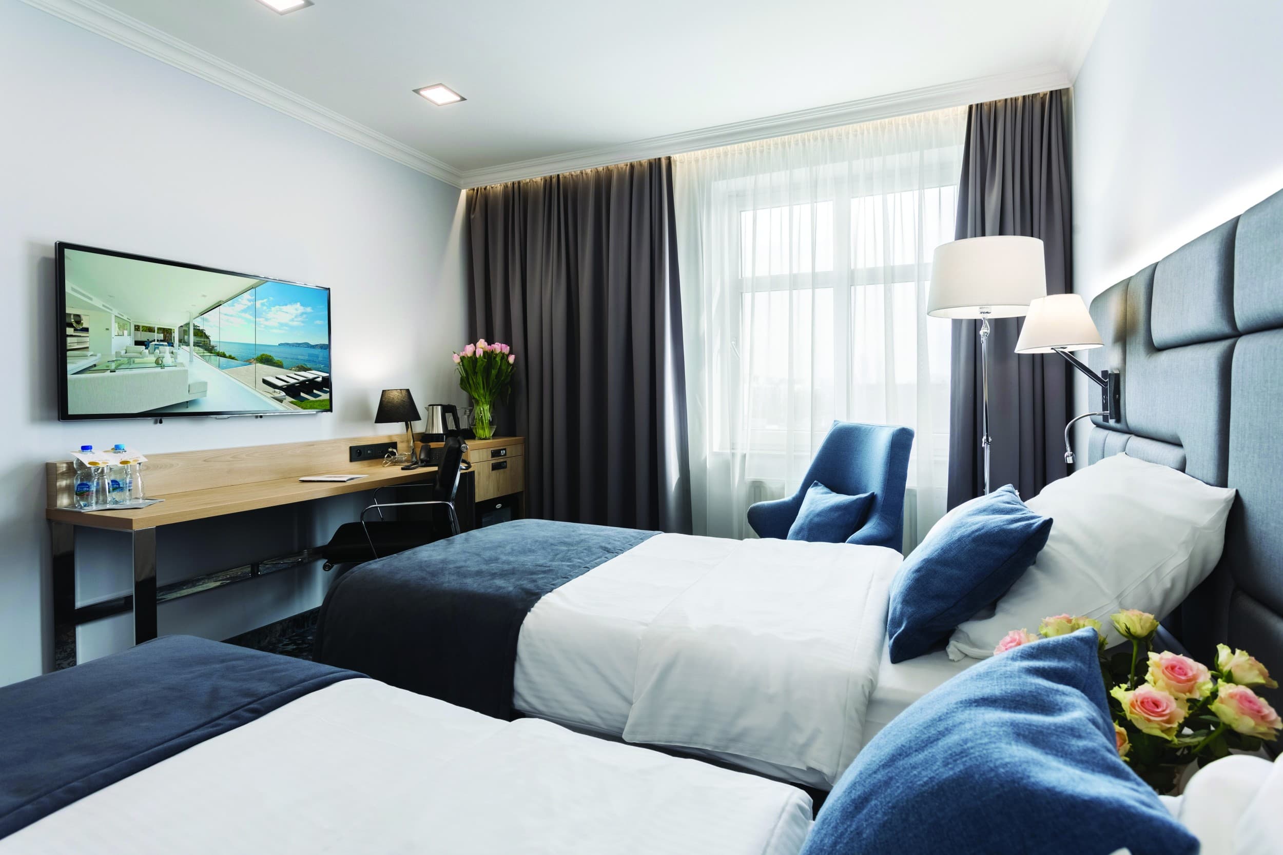 Romantyczny Weekend “Noc w Płatkach Róż” (2 Noce, 2 Osoby) | Hotel Włoski | Poznań | Wyjątkowy Prezent