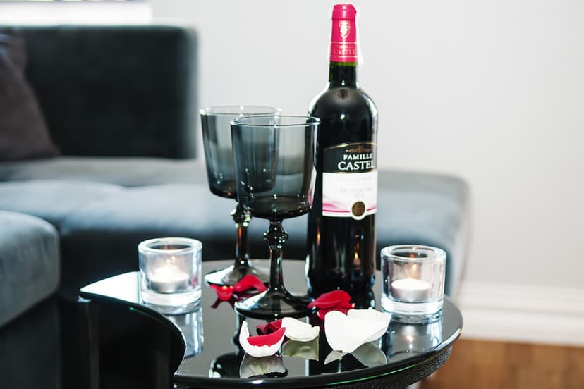 Romantyczna Noc w Lofcie z Kolacją dla Dwojga | Łódź