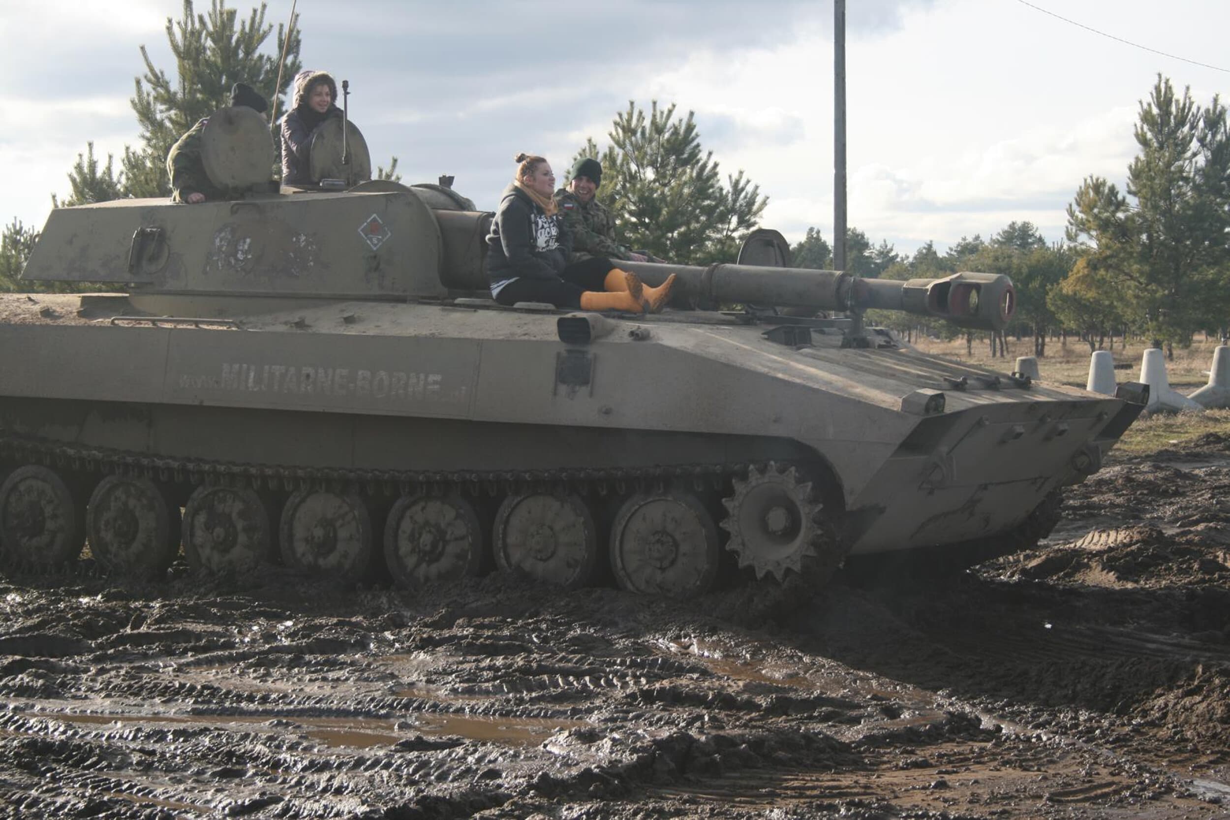 Poprowadź Gąsienicową Haubicę Samobieżną 2S1 "Goździk" | Borne Sulinowo