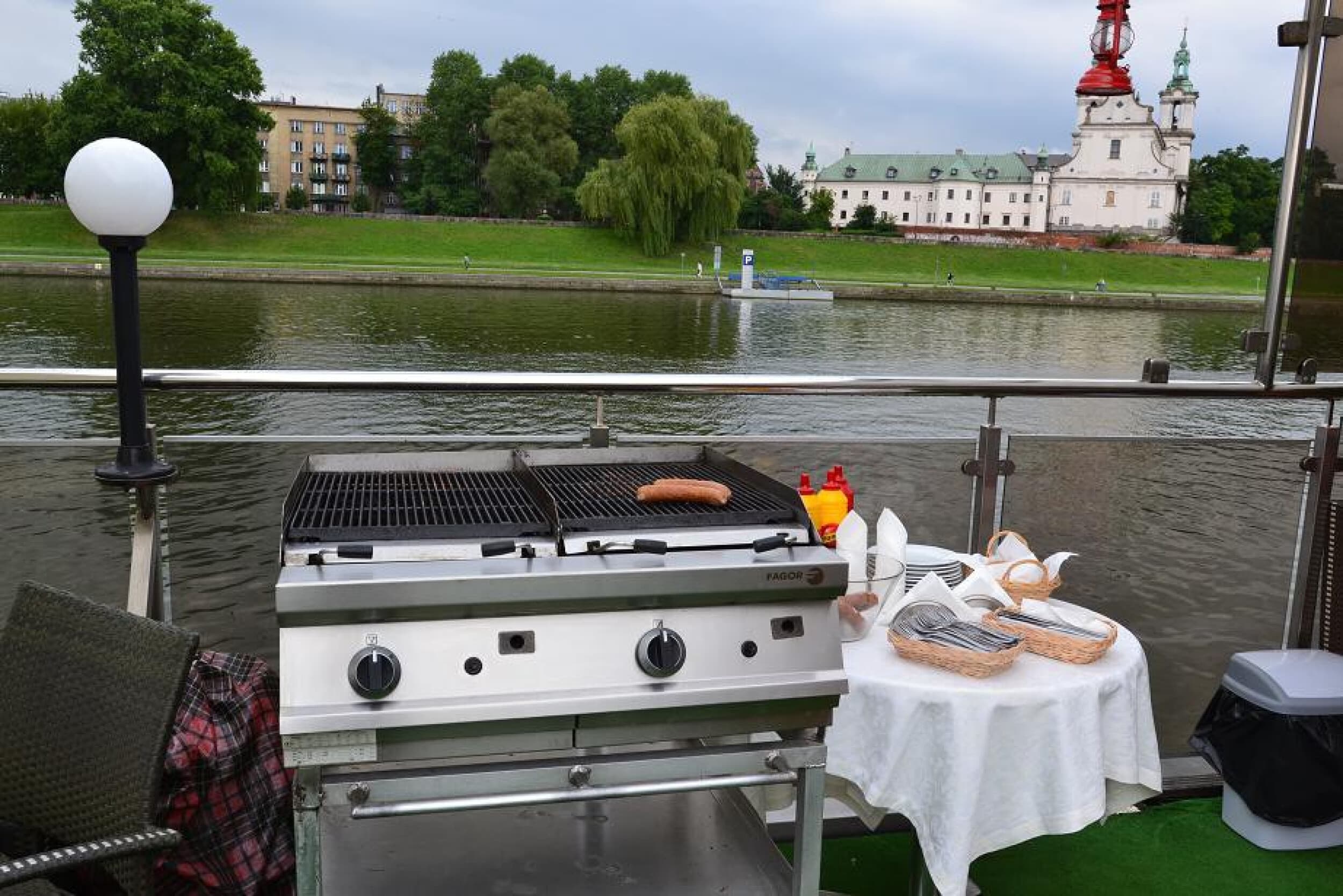 Wyjątkowa Noc na Falach Wisły dla Dwojga | Kraków | Wyjątkowy Prezent