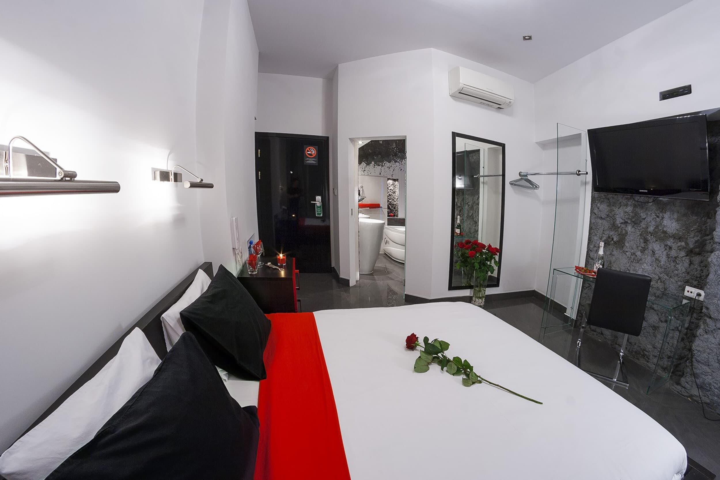 Romantyczny Pobyt w Komorowski Luxury Guest Rooms | Kraków | Wyjątkowy Prezent