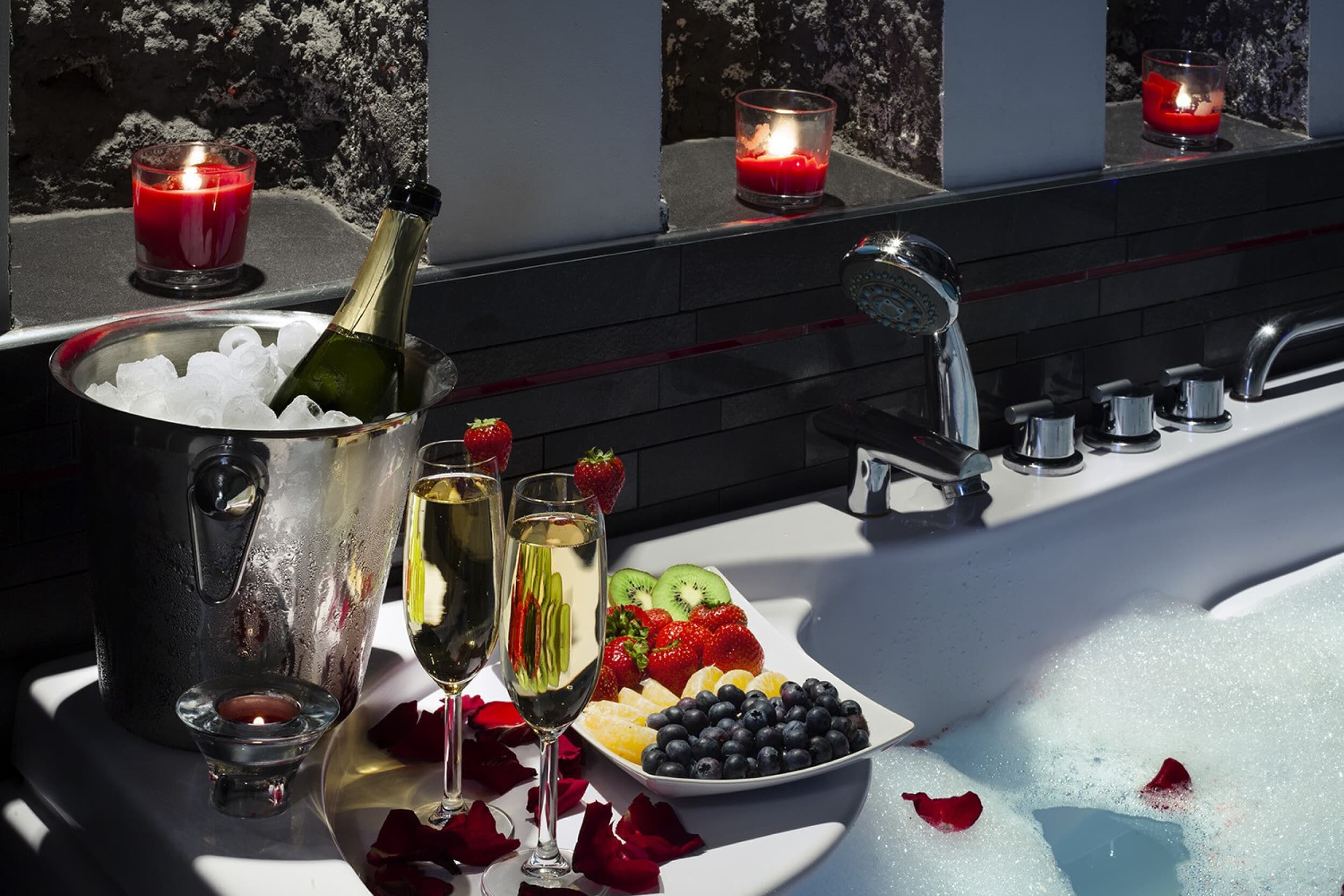 Romantyczny Pobyt w Komorowski Luxury Guest Rooms | Kraków | Wyjątkowy Prezent