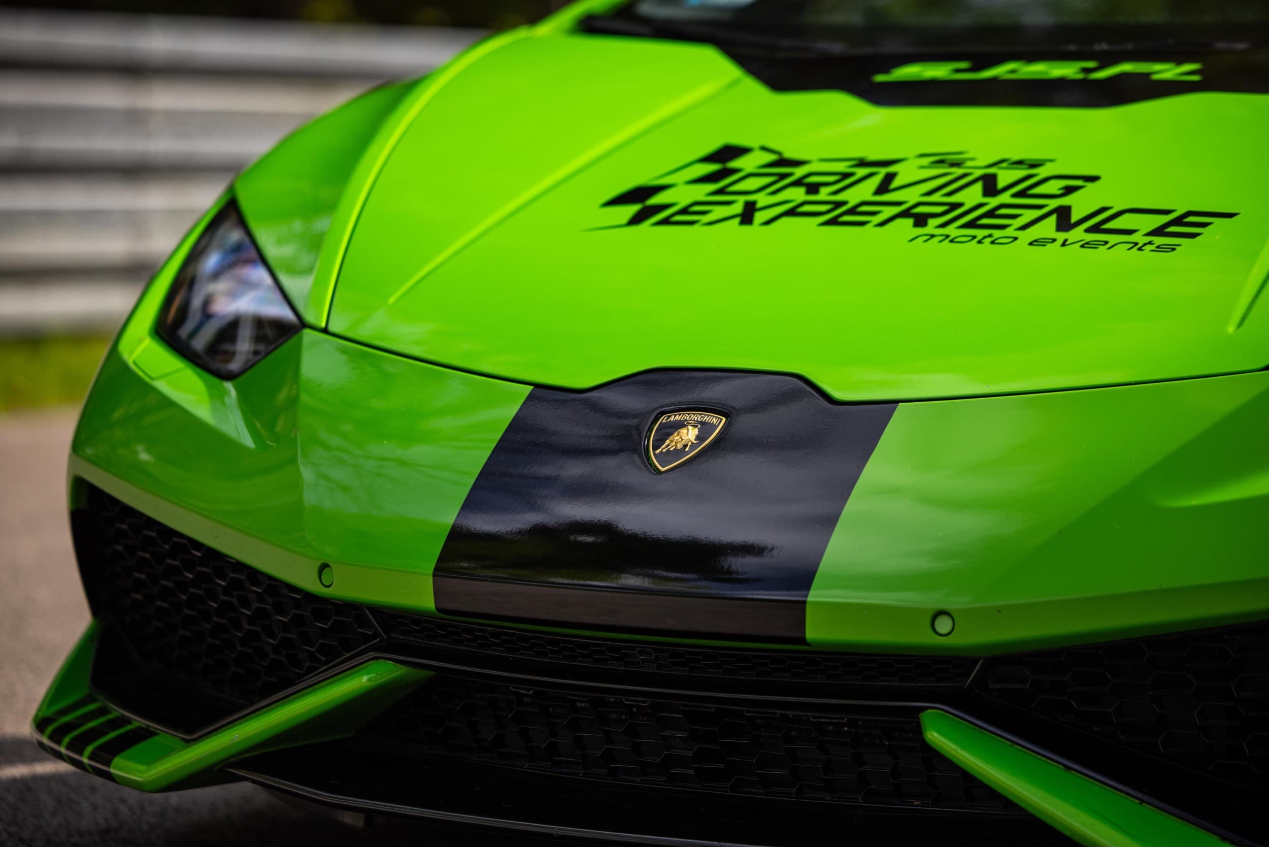 Poprowadź Lamborghini Huracán | 2 okrążenia | Wiele Lokalizacji | Wyjątkowy Prezent