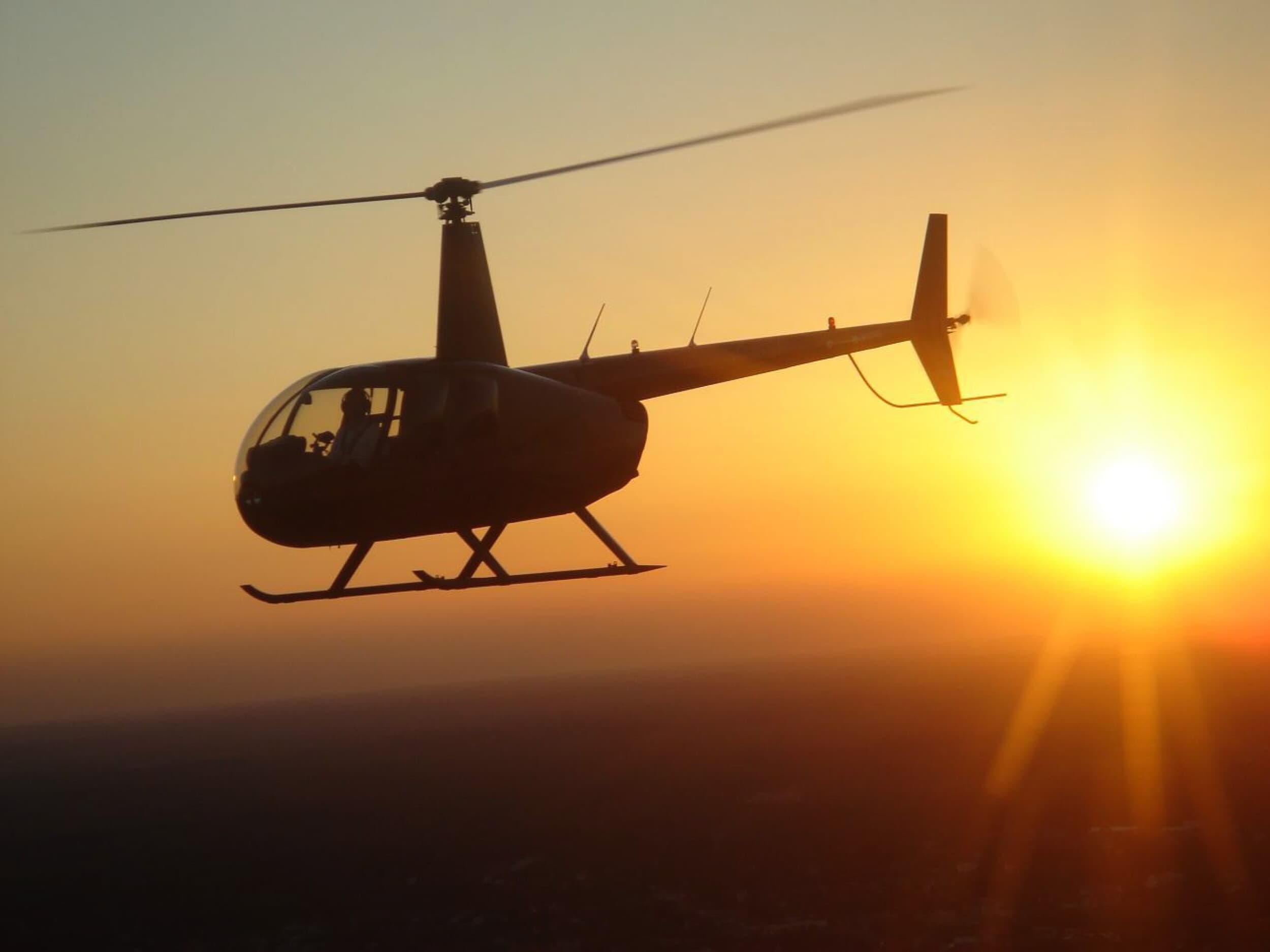 Romantyczny Lot Helikopterem dla Dwojga (10 minut) | Warszawa | Wyjątkowy Prezent
