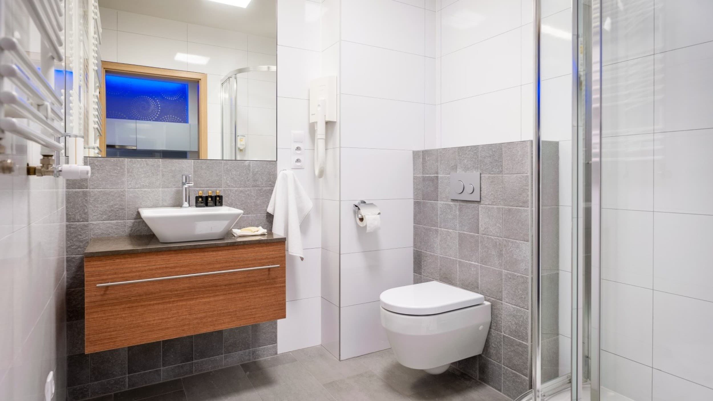 Romantyczny Pobyt (1 Noc, 2 Osoby) | Hotel InVite | Wrocław