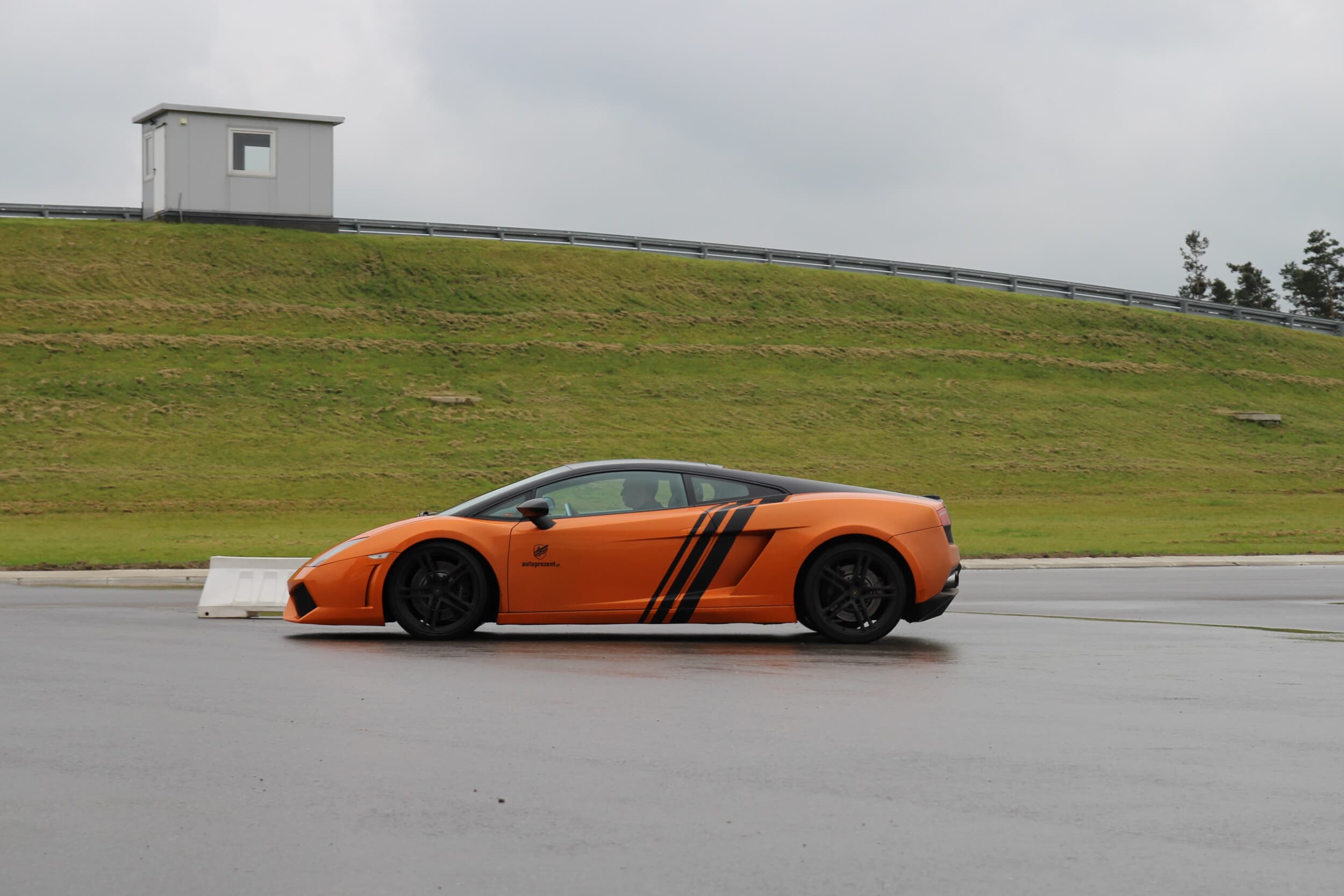Jazda Lamborghini Gallardo (4 okrążenia) | Wiele Lokalizacji