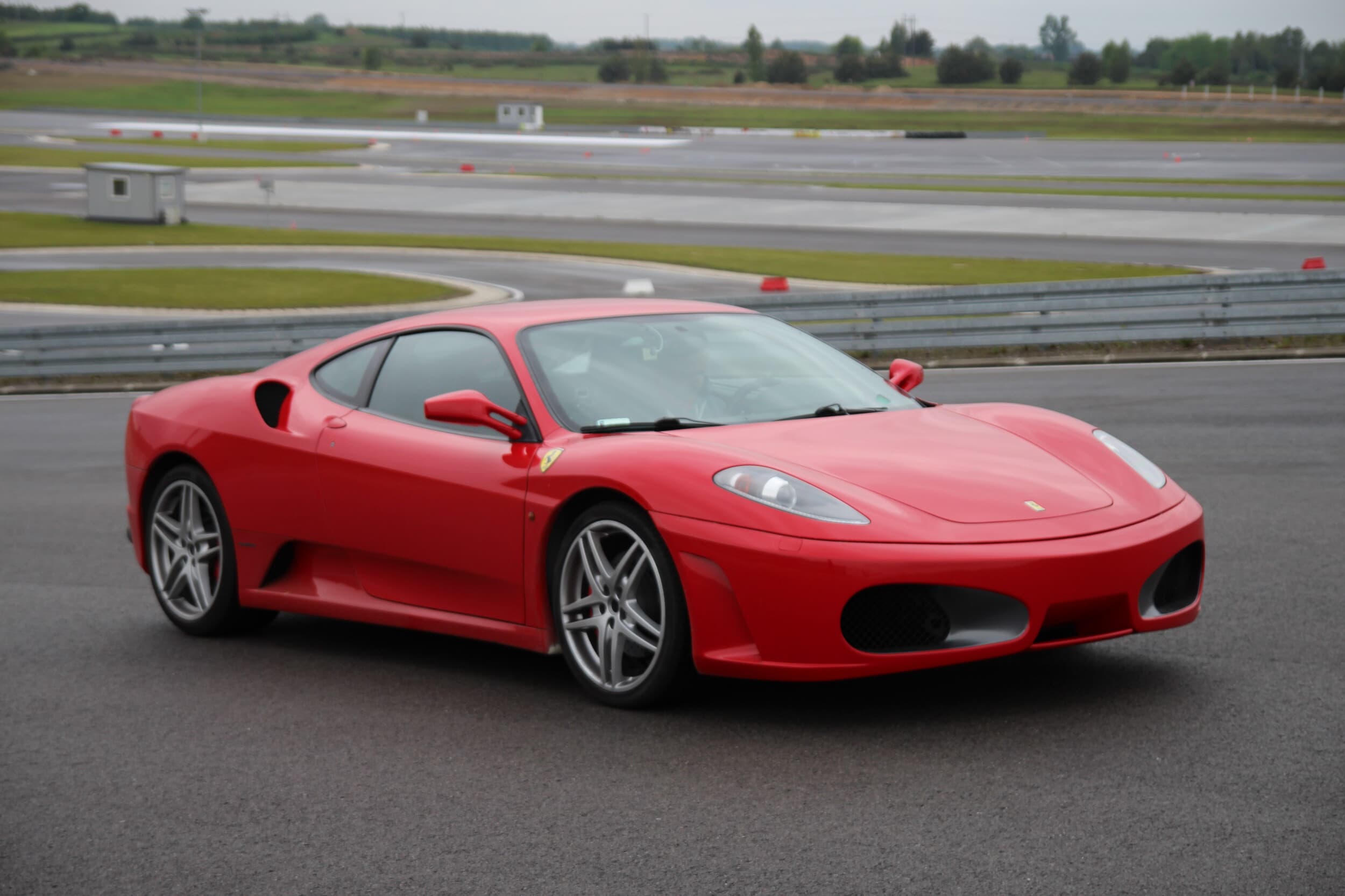 Jazda Ferrari (4 okrążenia) | Wiele Lokalizacji