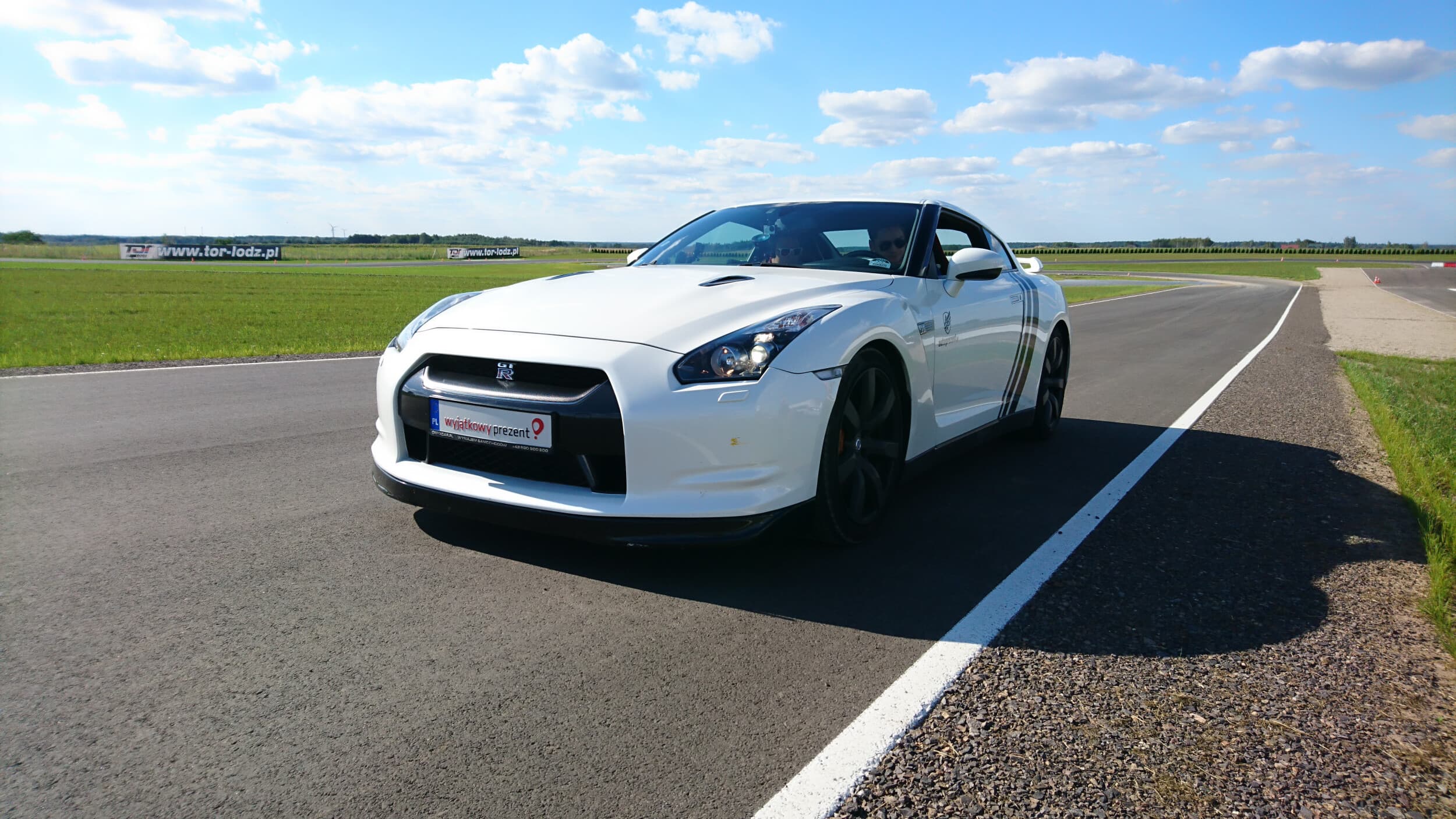 Jazda Nissanem GTR (1 okrążenie) | Wiele Lokalizacji
