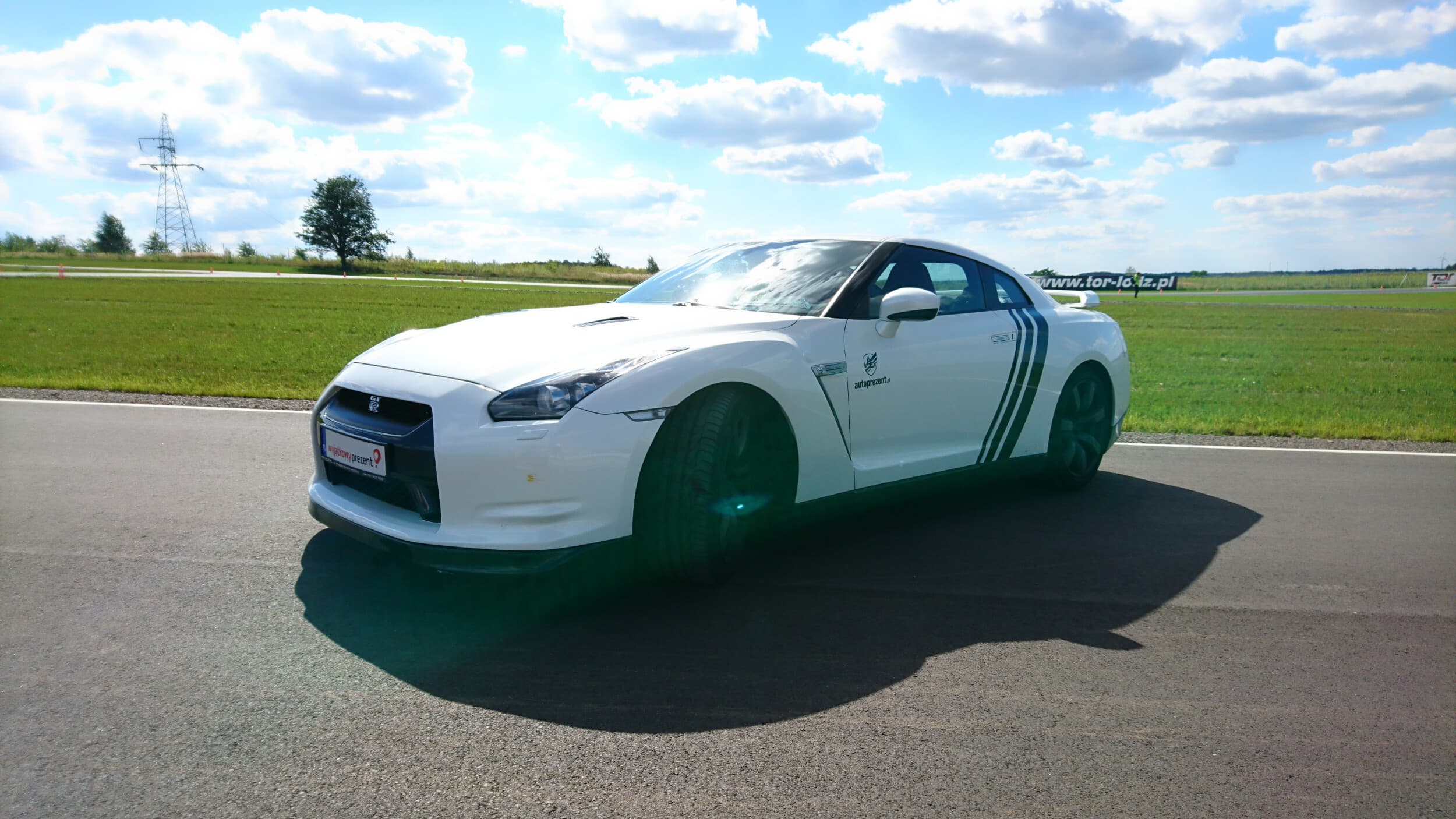 Jazda Nissanem GTR (2 okrążenia) | Wiele Lokalizacji