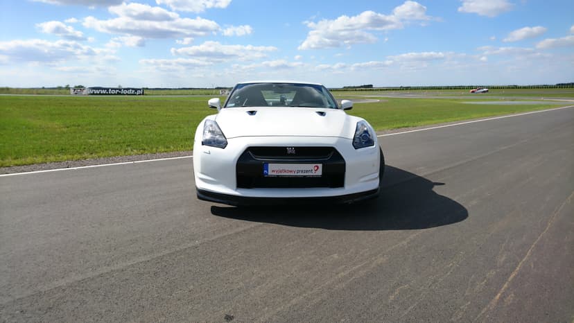 Jazda Nissanem GTR (2 okrążenia) | Wiele Lokalizacji