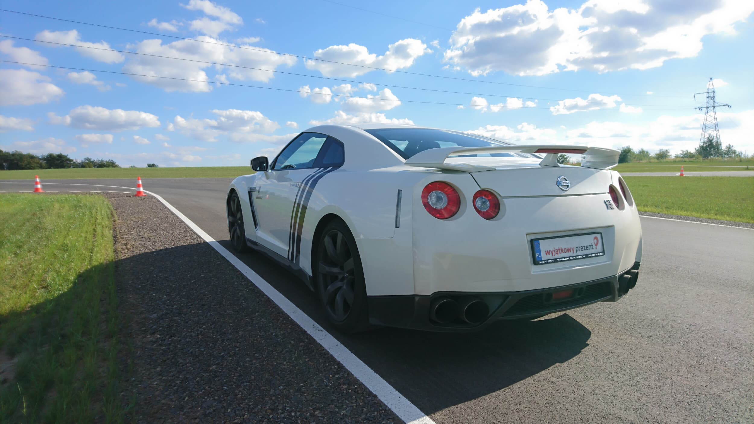 Jazda Nissanem GTR (2 okrążenia) | Wiele Lokalizacji