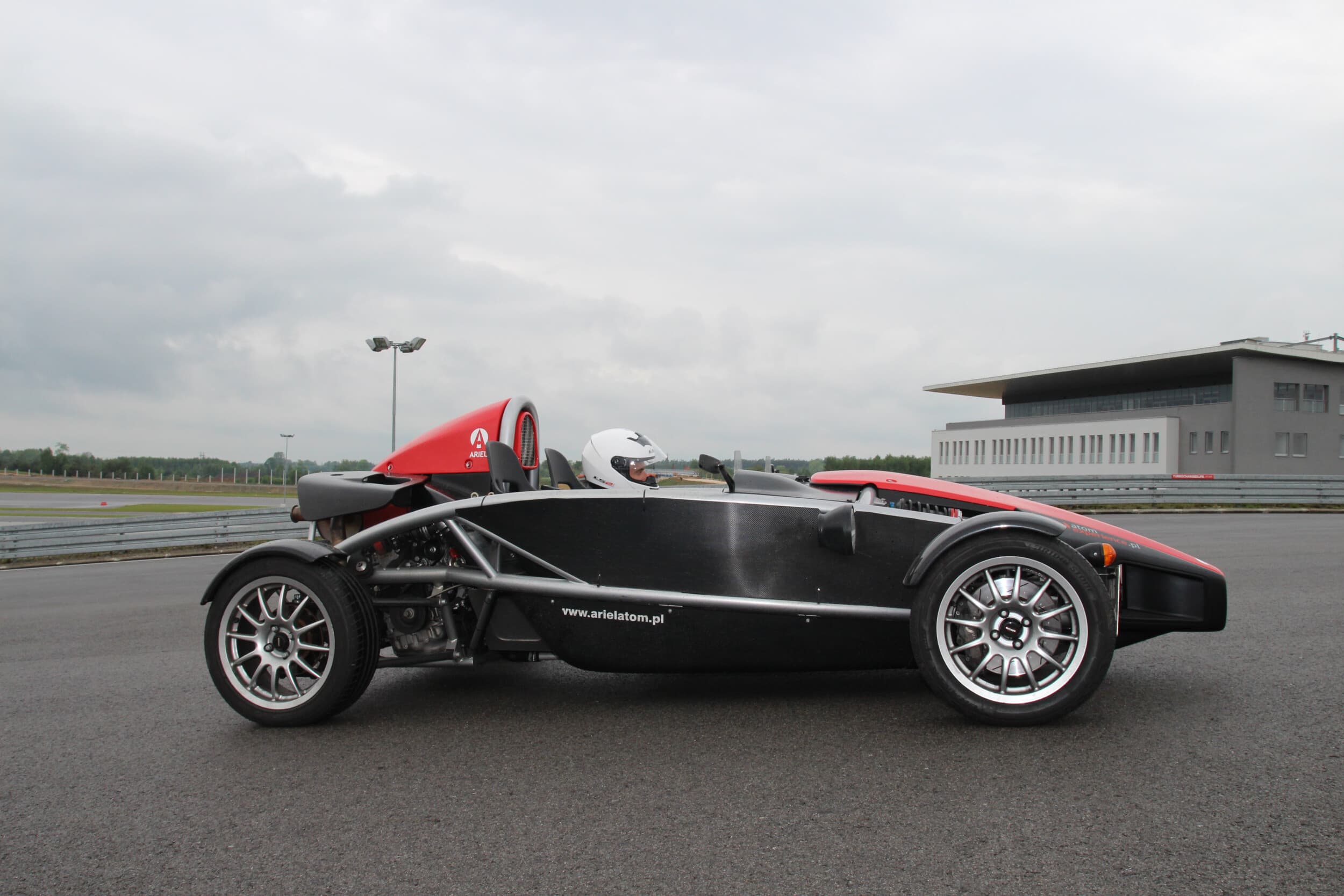 Jazda Ariel Atom (4 okrążenia) | Wiele Lokalizacji | Wyjątkowy Prezent