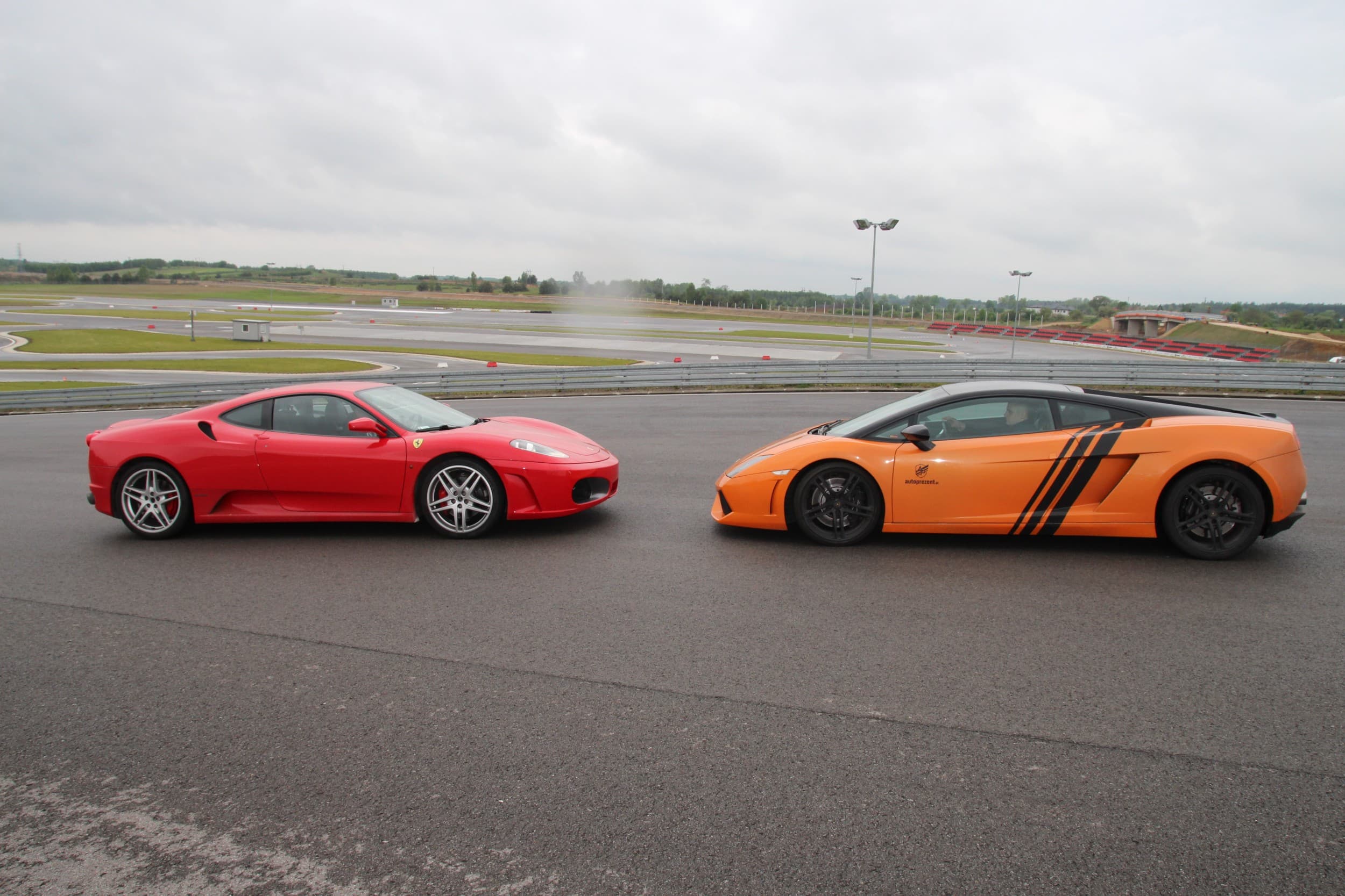 Pojedynek Ferrari vs Lamborghini | 2 okrążenia | Wiele Lokalizacji