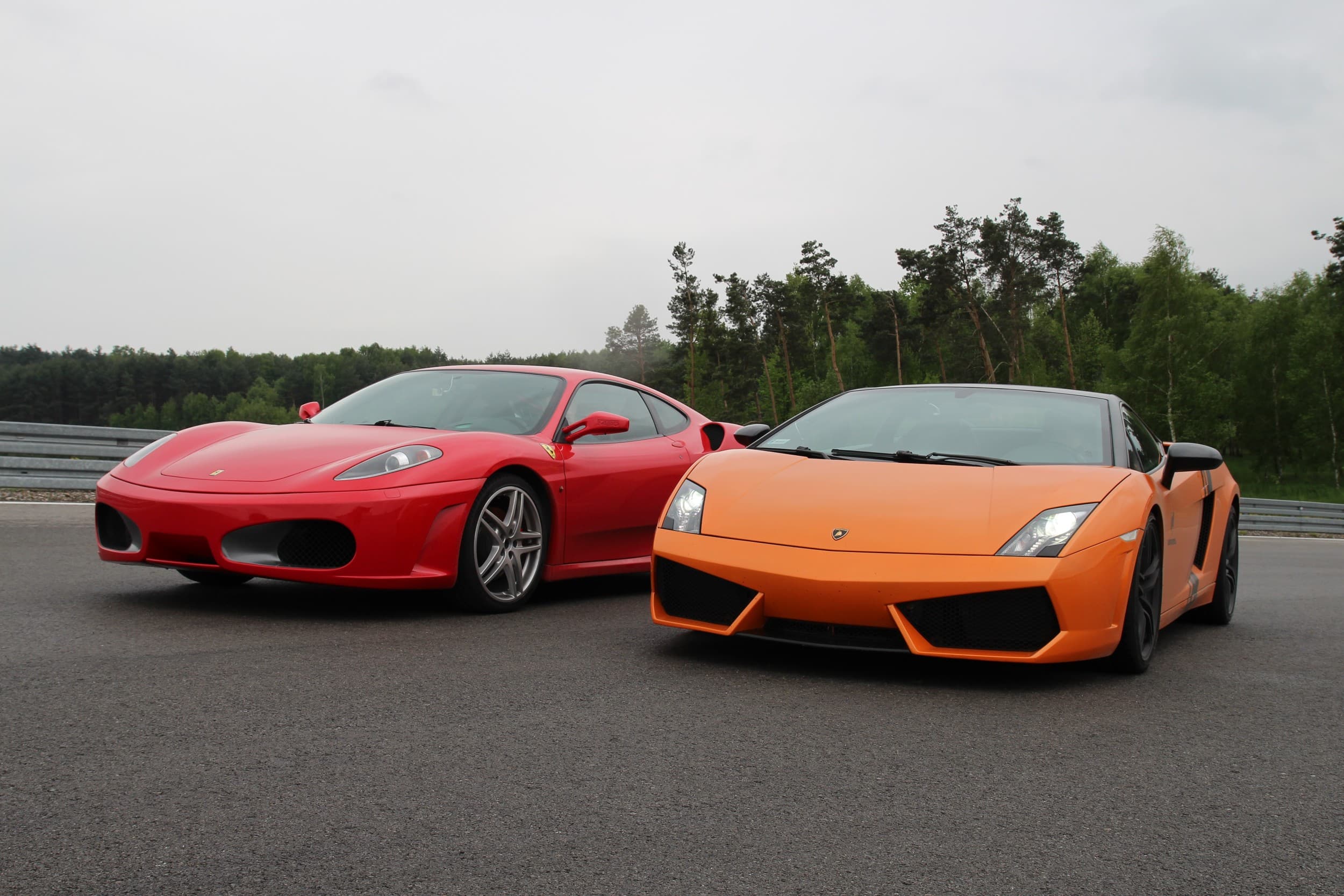 Pojedynek Ferrari vs Lamborghini | 2 okrążenia | Wiele Lokalizacji