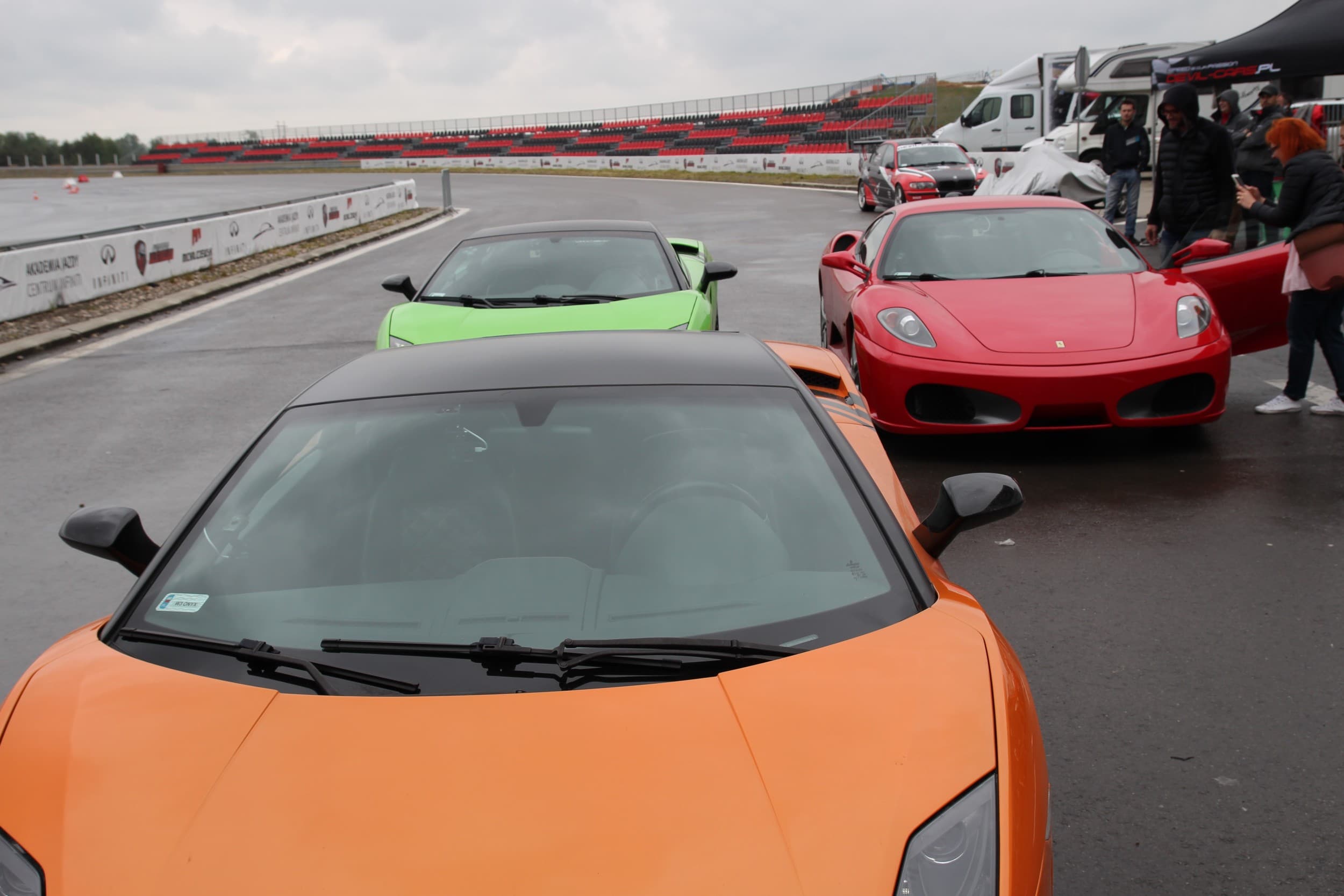 Pojedynek Lamborghini Gallardo vs KTM X-Bow (4 okrążenia) | Wiele Lokalizacji