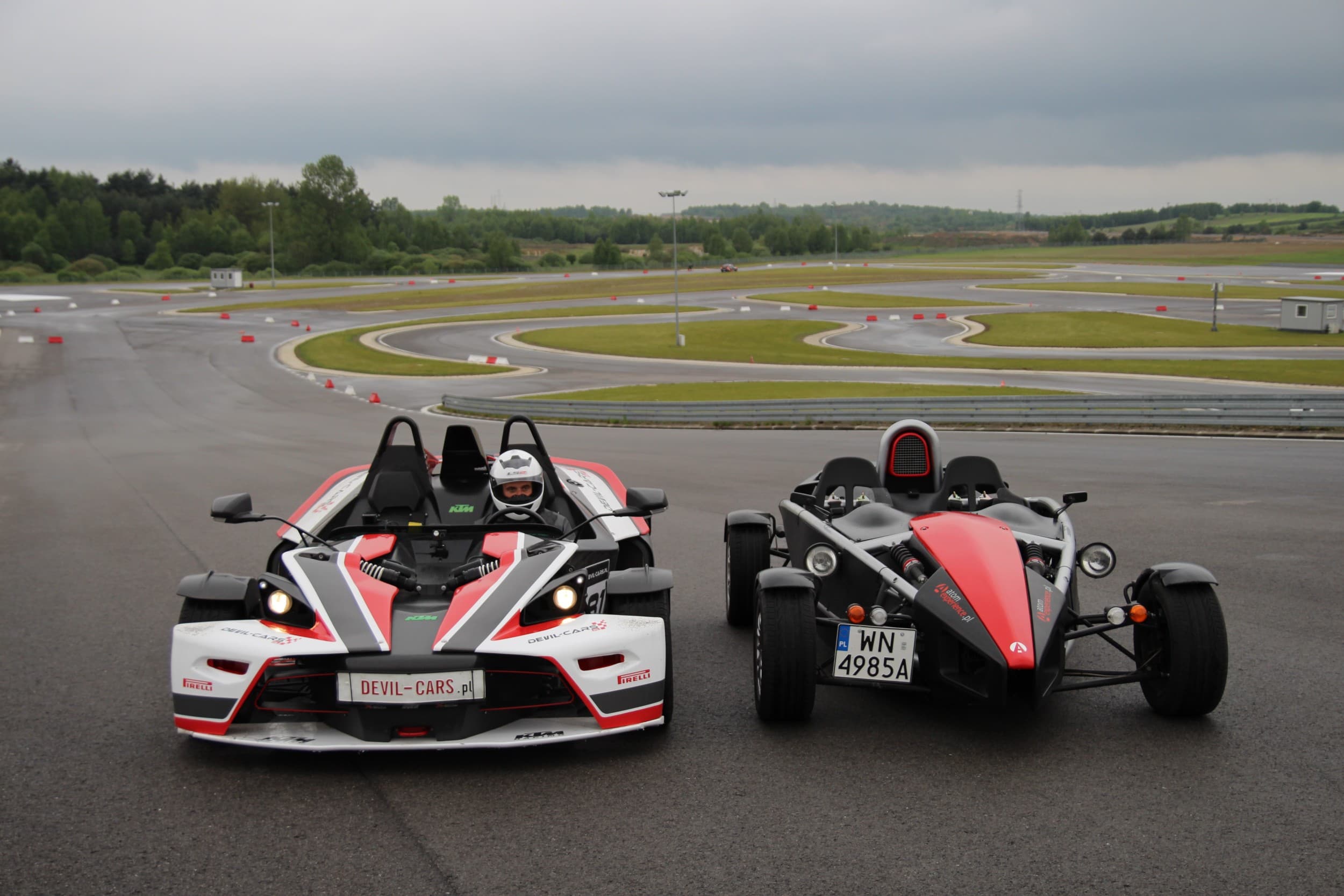 Pojedynek Ariel Atom  vs KTM X-Bow (4 okrążenia) | Wiele Lokalizacji  | Wyjątkowy Prezent