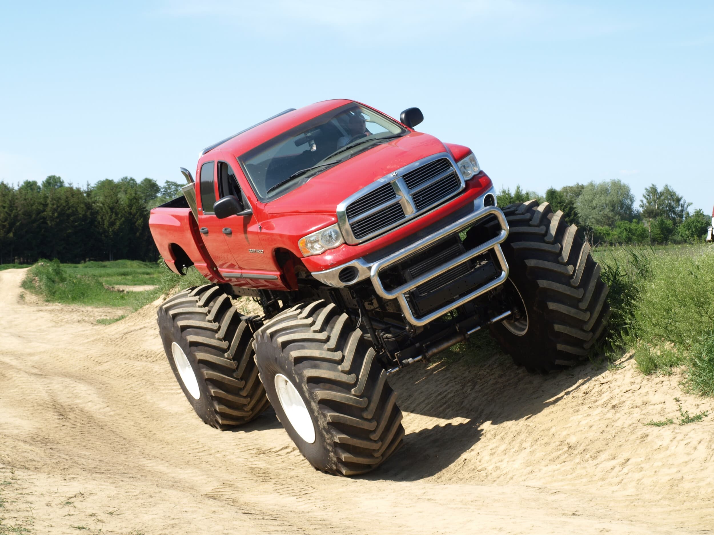 Jazda Monster Truckiem dla Rodziny i Przyjaciół (40 minut) | Wiele Lokalizacji