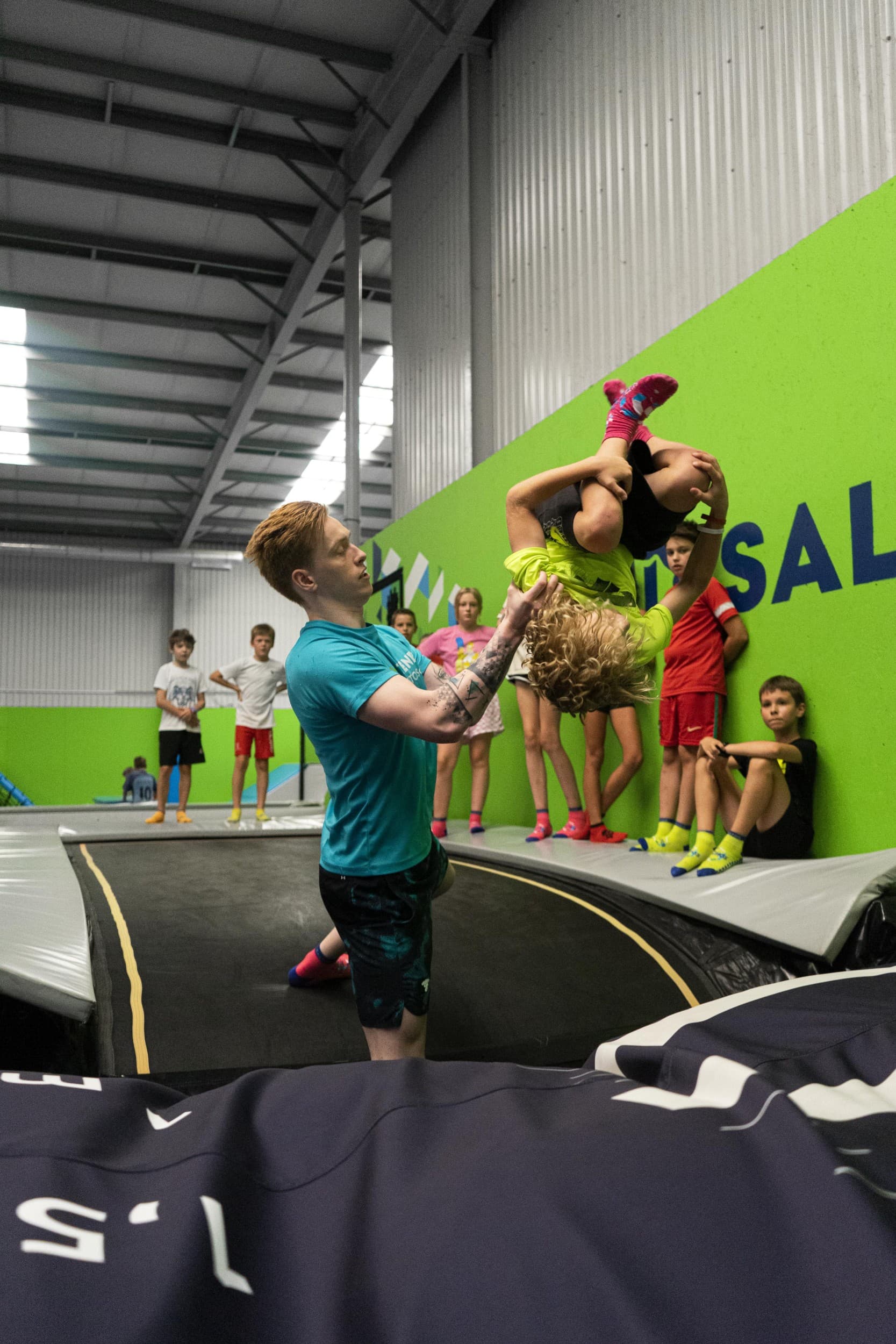Szalona Zabawa w Parku Trampolin z Trenerem | Łódź