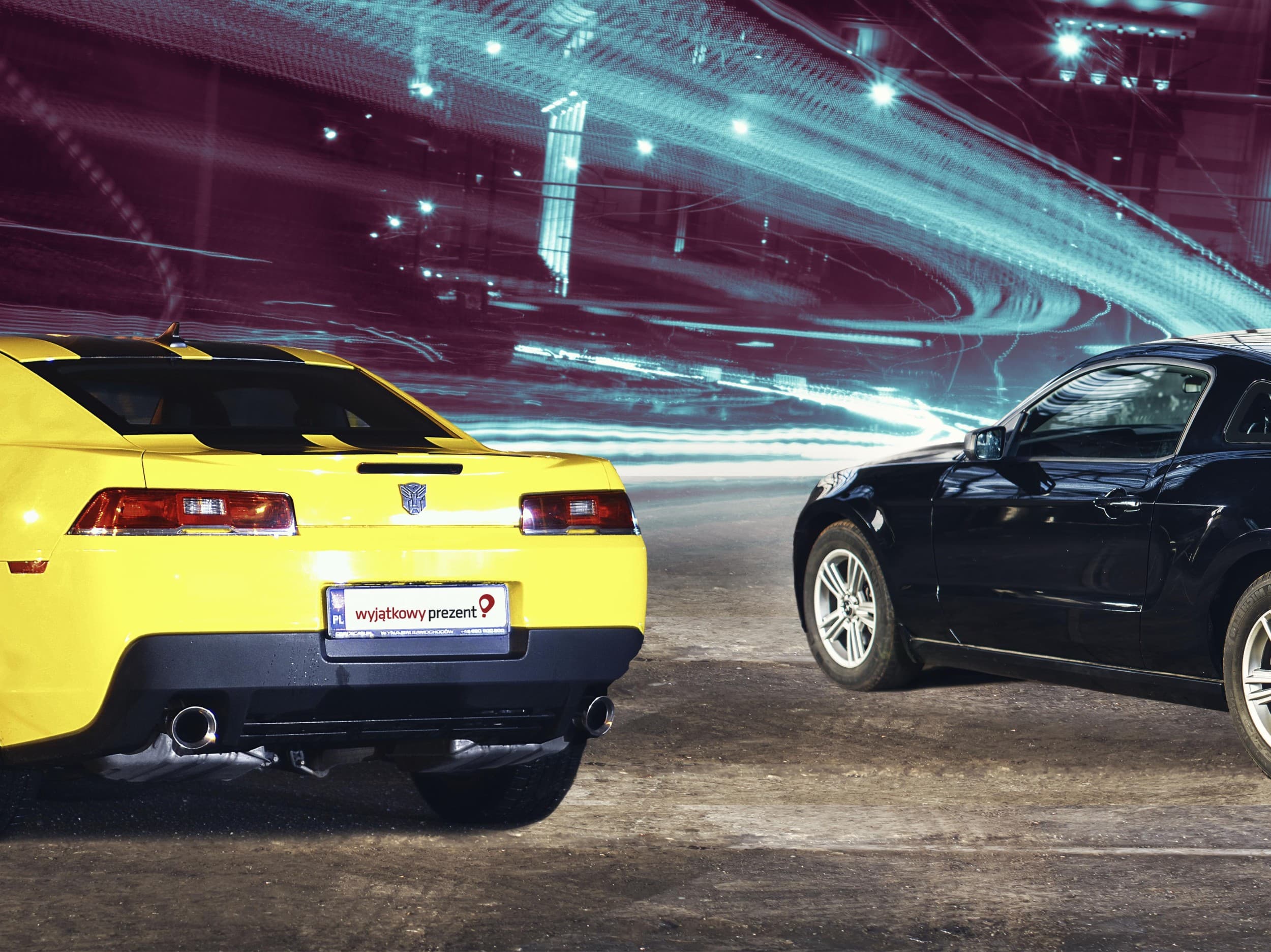 Amerykański Pojedynek Chevrolet Camaro vs Ford Mustang  (4 okrążenia) | Wiele Lokalizacji