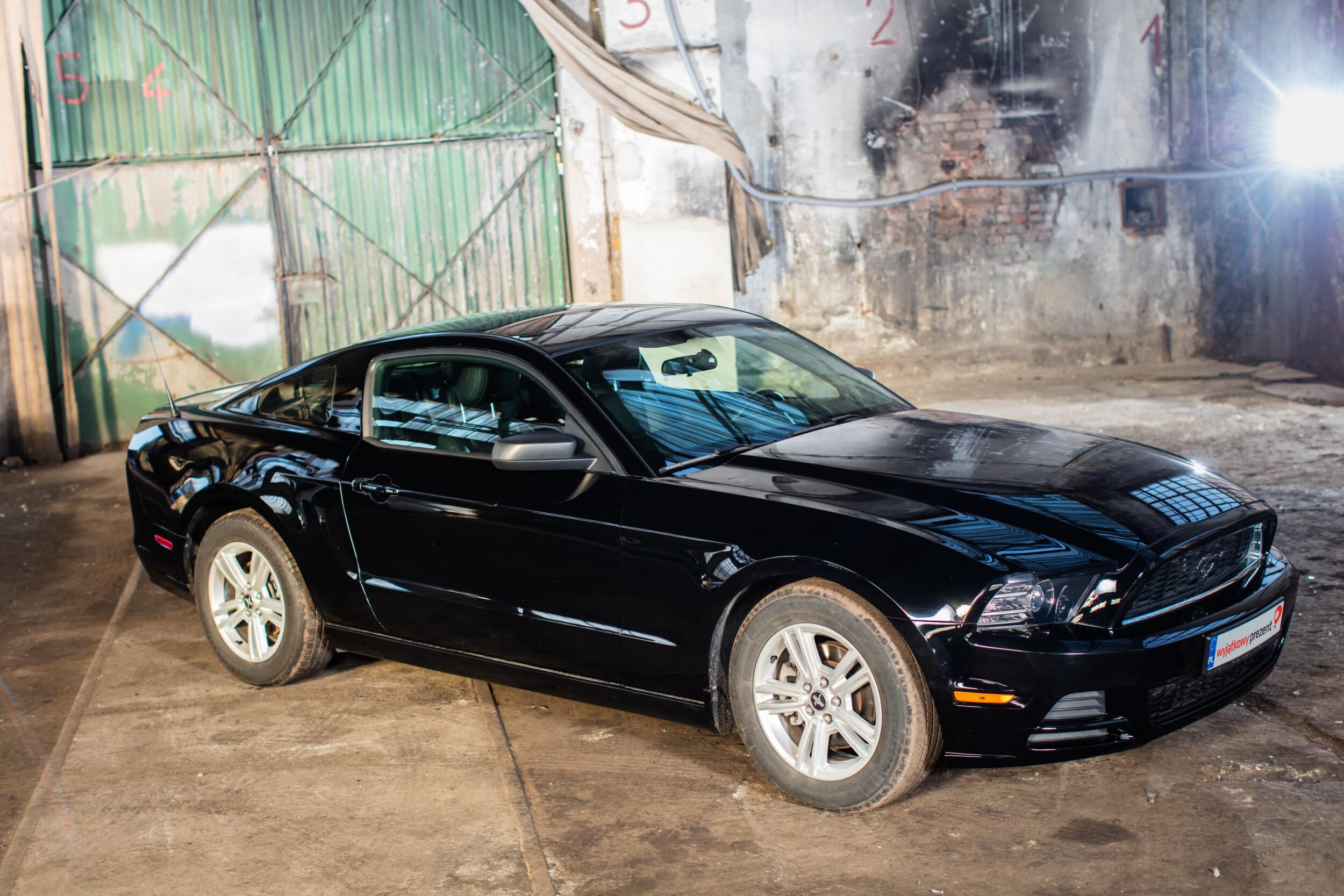 Amerykański Pojedynek Chevrolet Camaro vs Ford Mustang (6 okrążeń) | Wiele Lokalizacji | Wyjątkowy Prezent