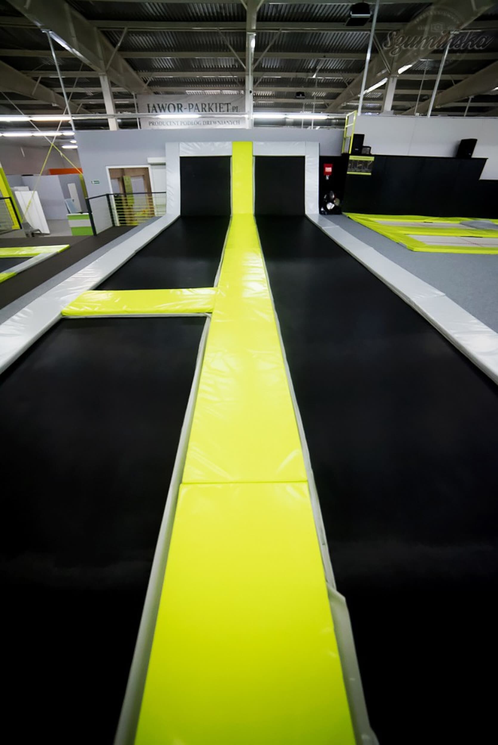 Szalona Zabawa w Parku Trampolin | Toruń | Wyjątkowy Prezent
