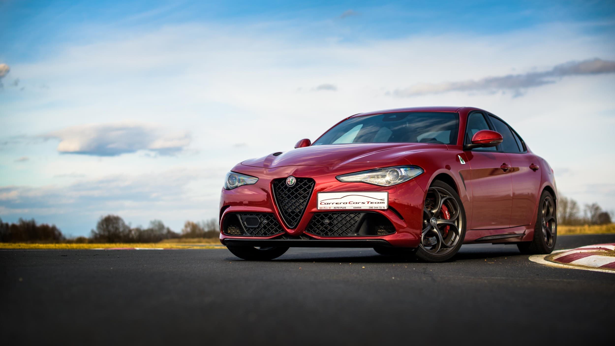 Jazda Alfa Romeo Giulia Quadrifoglio (2 okrążenia) | Wiele lokalizacji