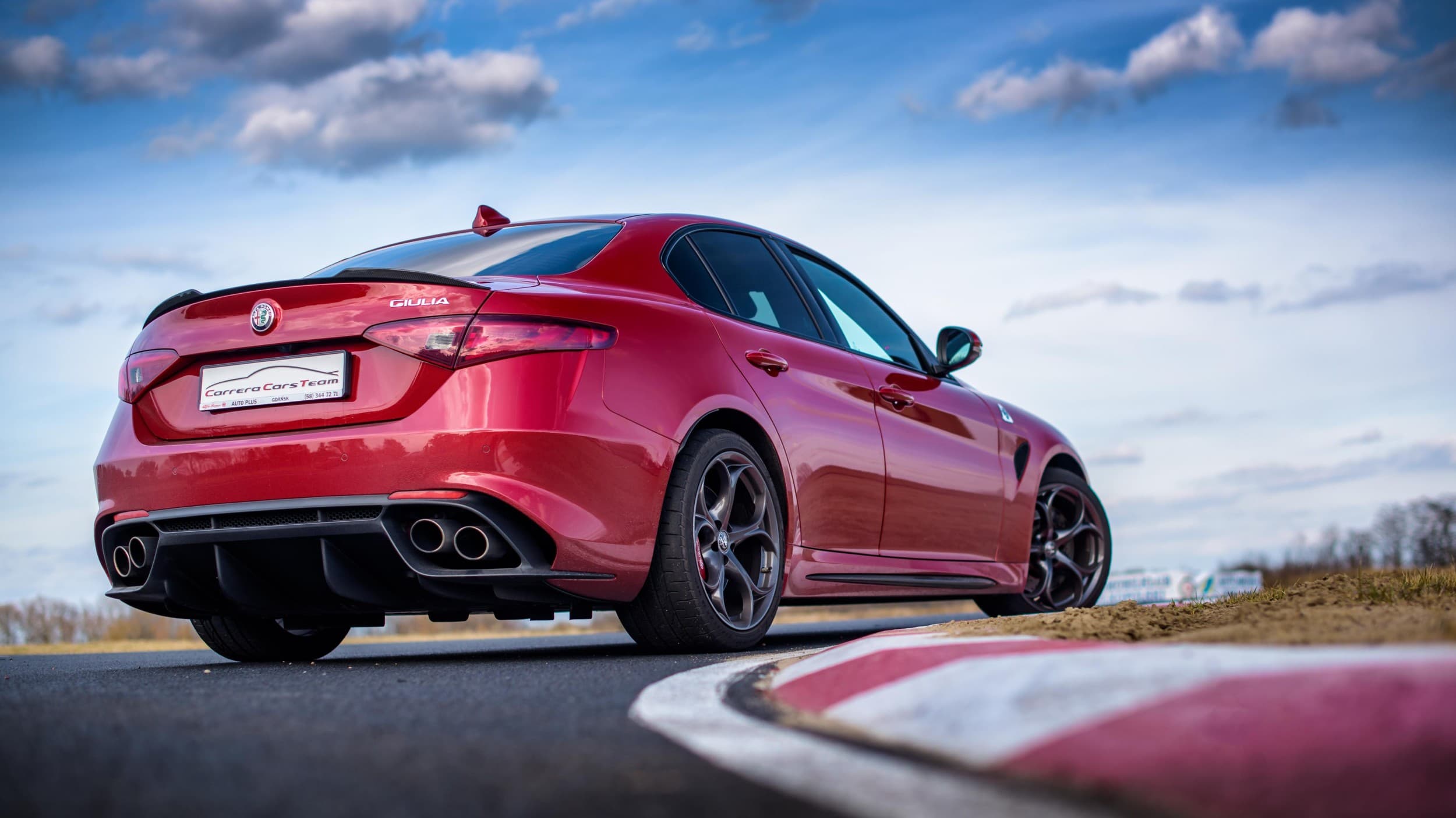 Jazda Alfa Romeo Giulia Quadrifoglio (2 okrążenia) | Wiele lokalizacji