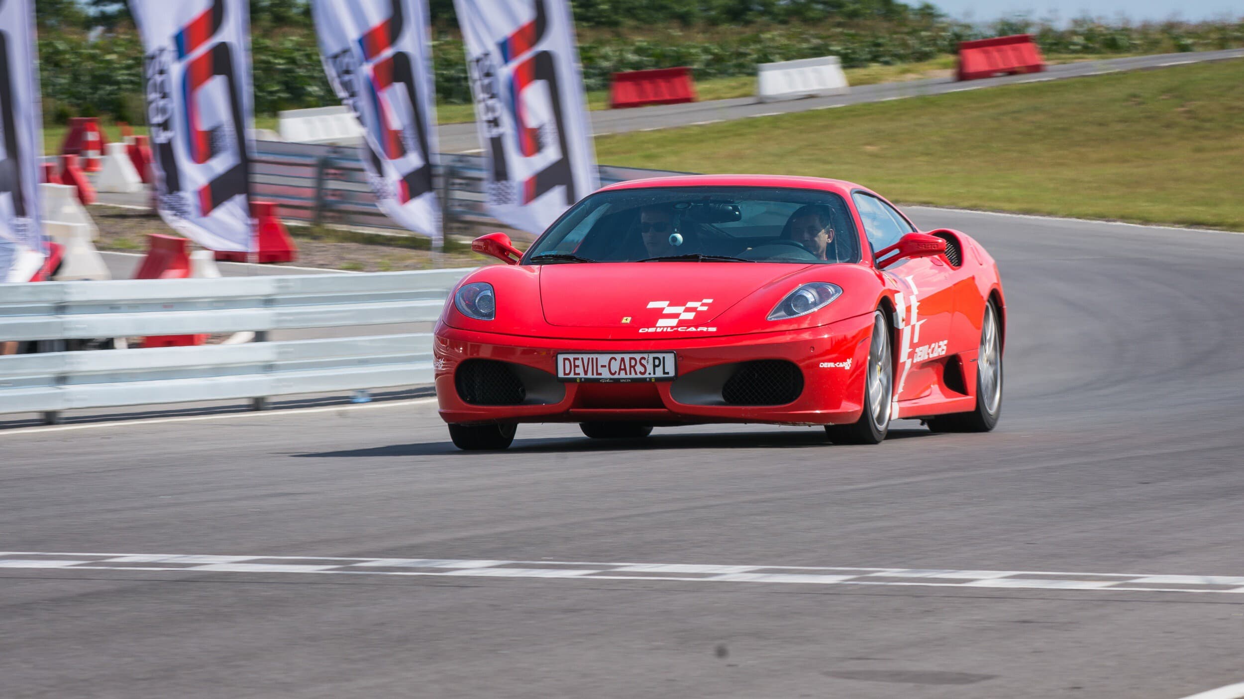 Pojedynek Ferrari F430 vs Audi R8 (2 okrążenia) | Tor Główny