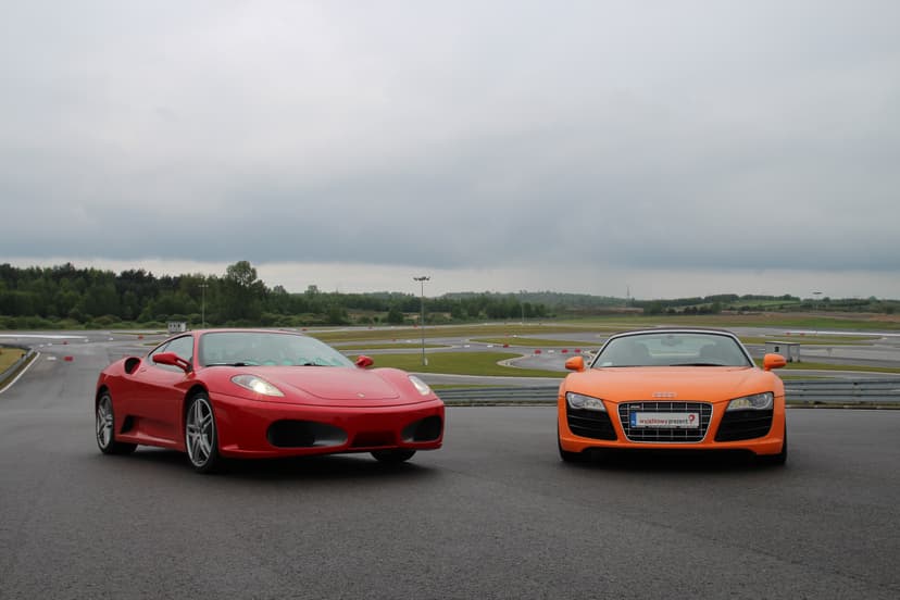 Pojedynek Ferrari F430 vs Audi R8 (2 okrążenia) | Tor Główny