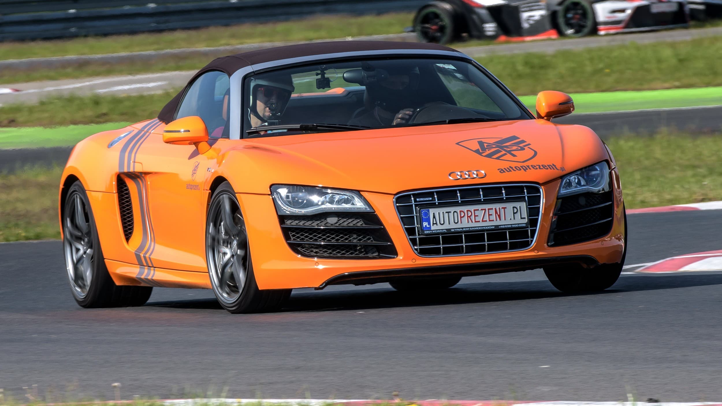 Pojedynek Lamborghini Gallardo vs Audi R8 (2 okrążenia) | Tor Główny | Wyjątkowy Prezent