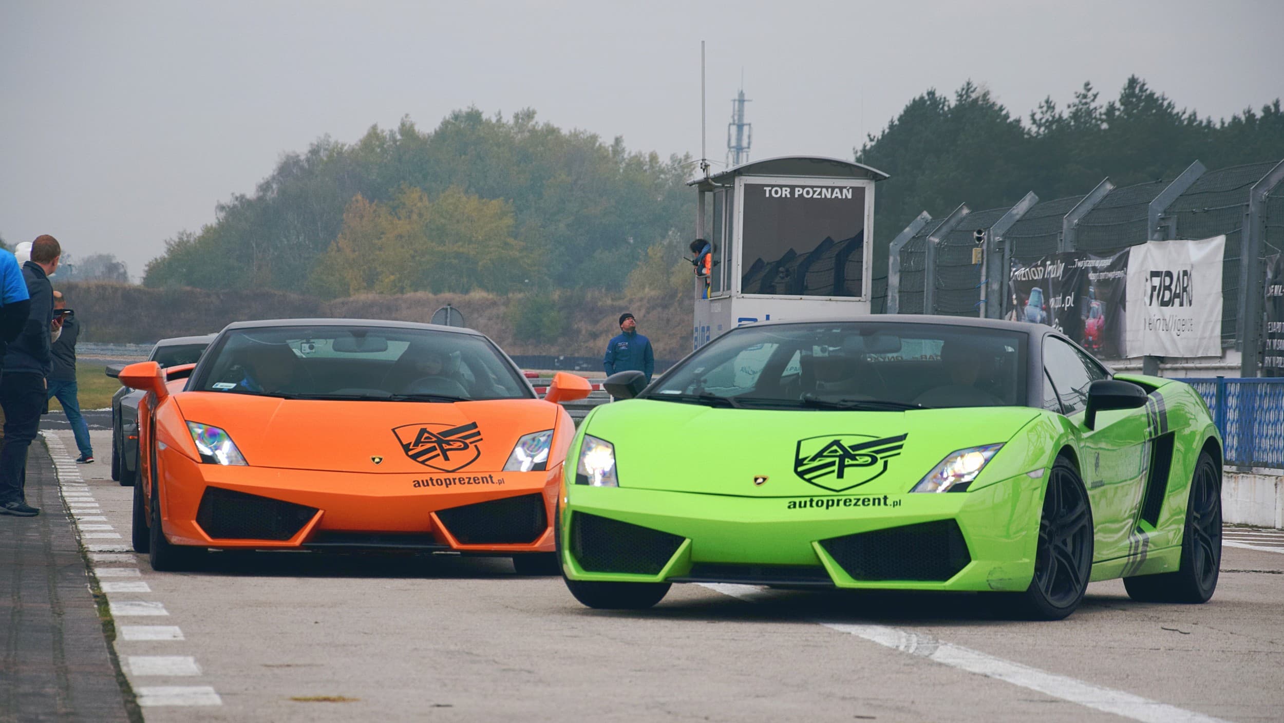 Pojedynek Lamborghini Gallardo vs Audi R8 (2 okrążenia) | Tor Główny | Wyjątkowy Prezent