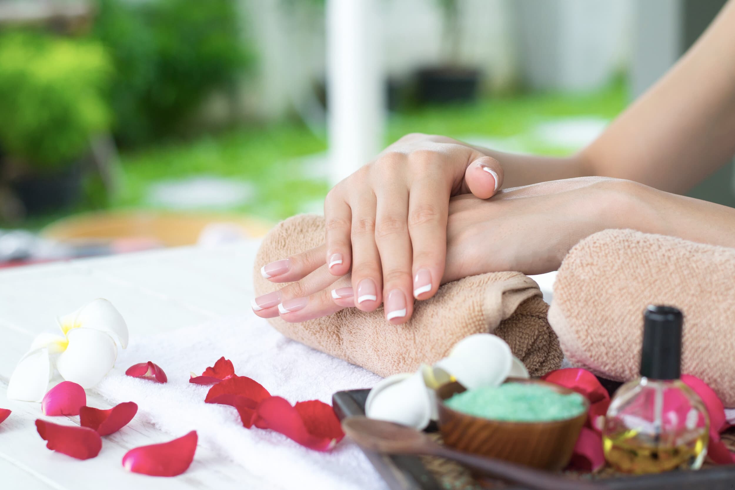 Manicure i Pedicure Hybrydowy | Warszawa  | Wyjątkowy Prezent