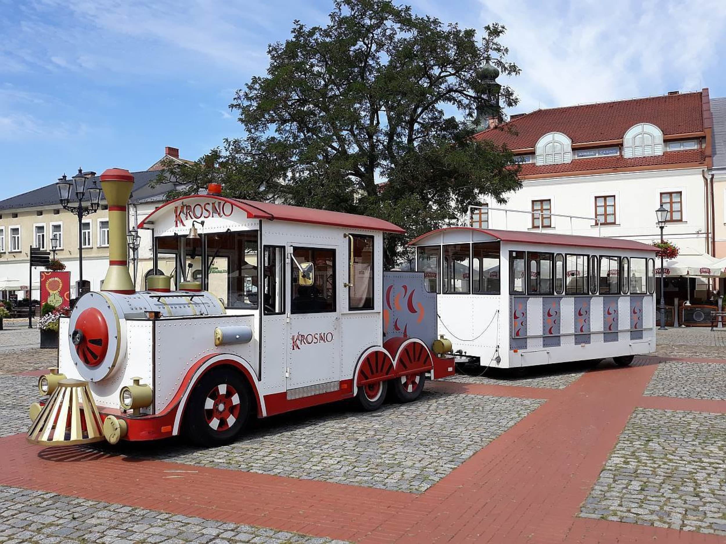 Zwiedzanie Centrum Dziedzictwa Szkła i Piwnic Przedprożnych dla Rodziny | Rzeszów (okolice)