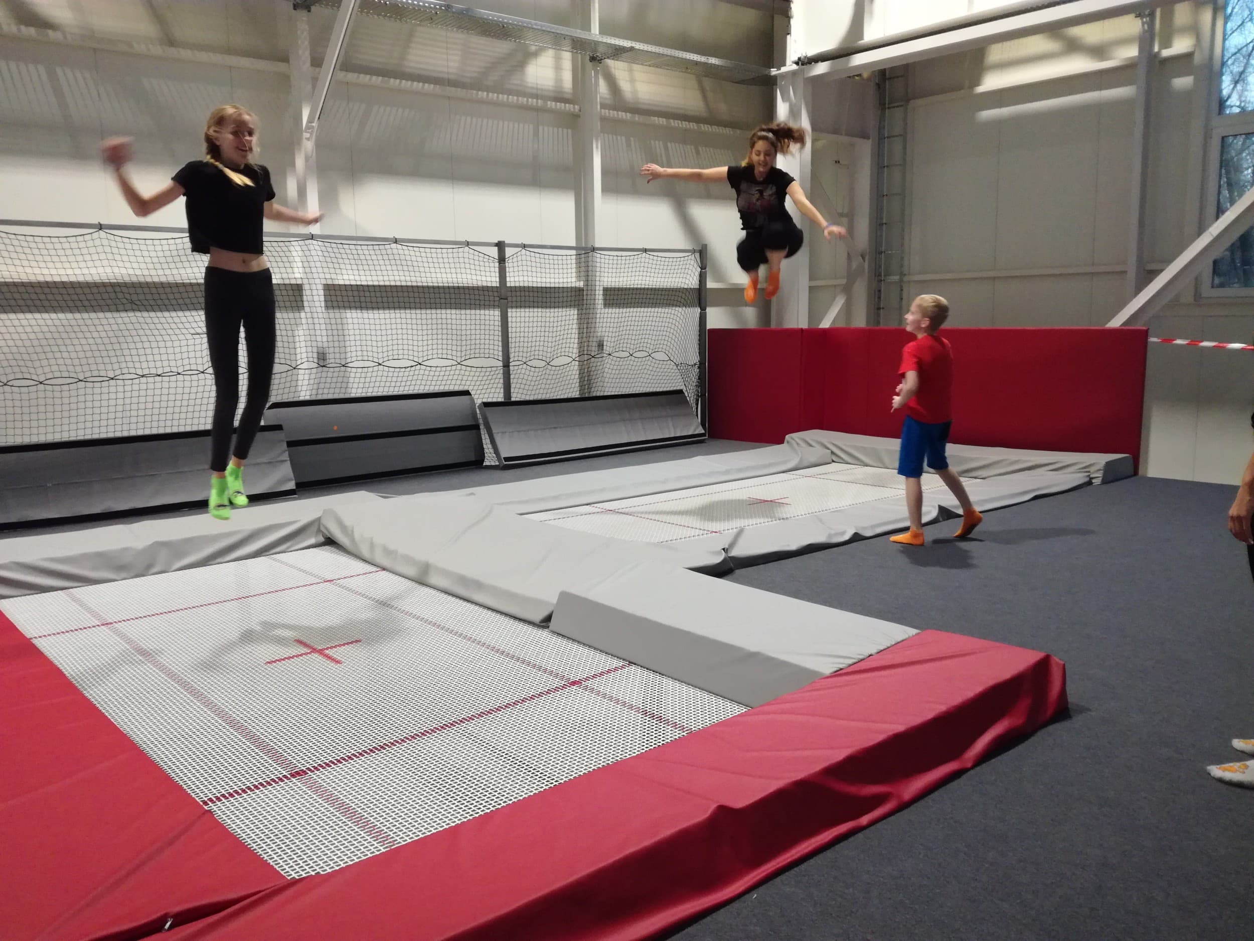 Szalona Zabawa w Parku Trampolin dla Dwojga | Wałbrzych