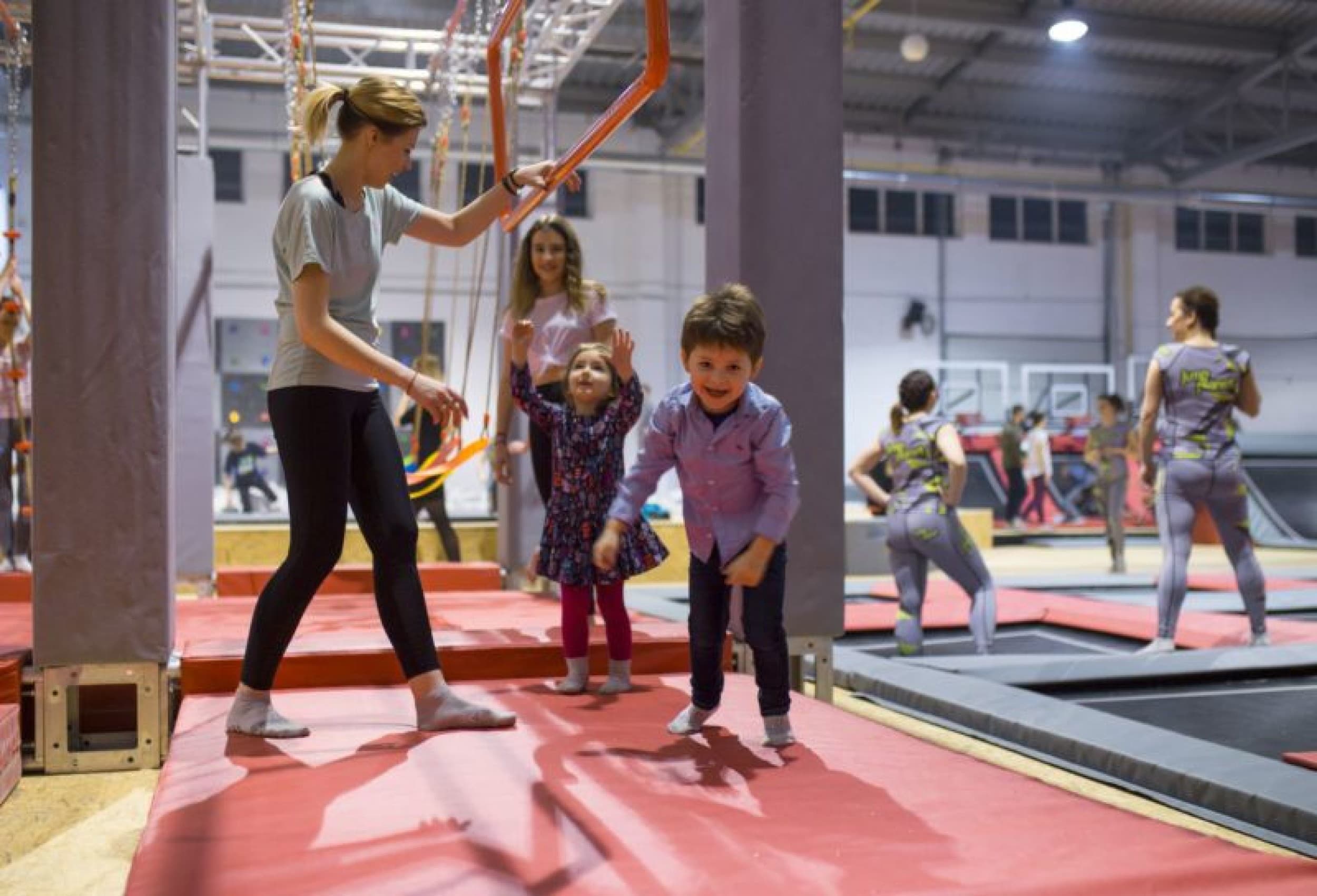 Szalona Zabawa w Parku Trampolin dla Dwojga | Kalisz 