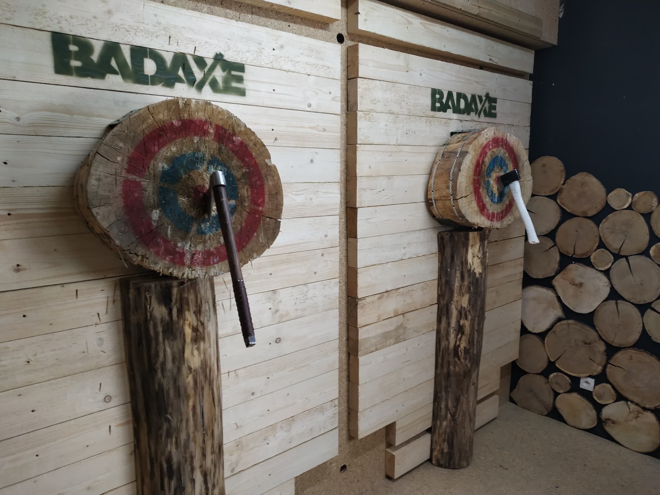 Axe Throwing - Rzucanie Siekierami do Celu dla Znajomych | Kraków