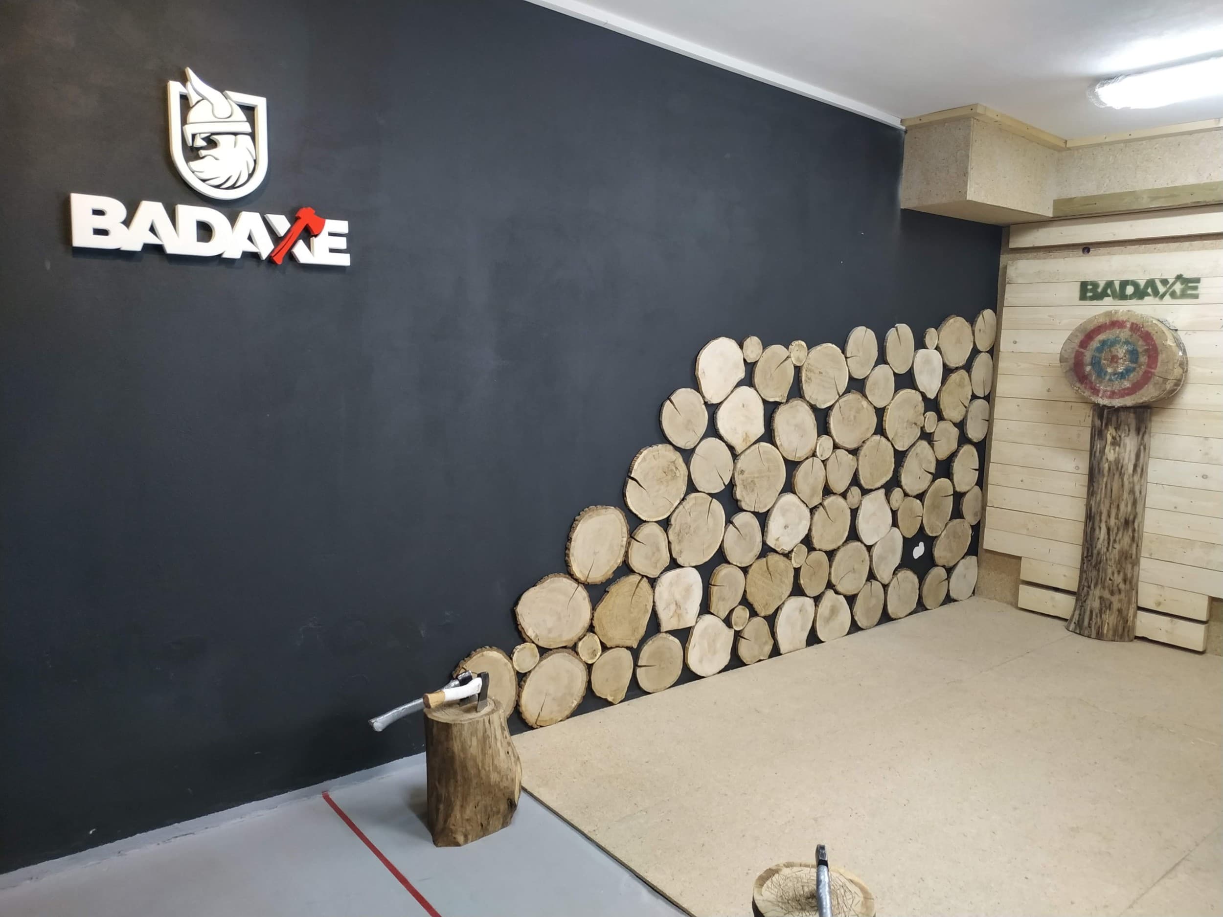 Axe Throwing - Rzucanie Siekierami do Celu dla Znajomych | Kraków