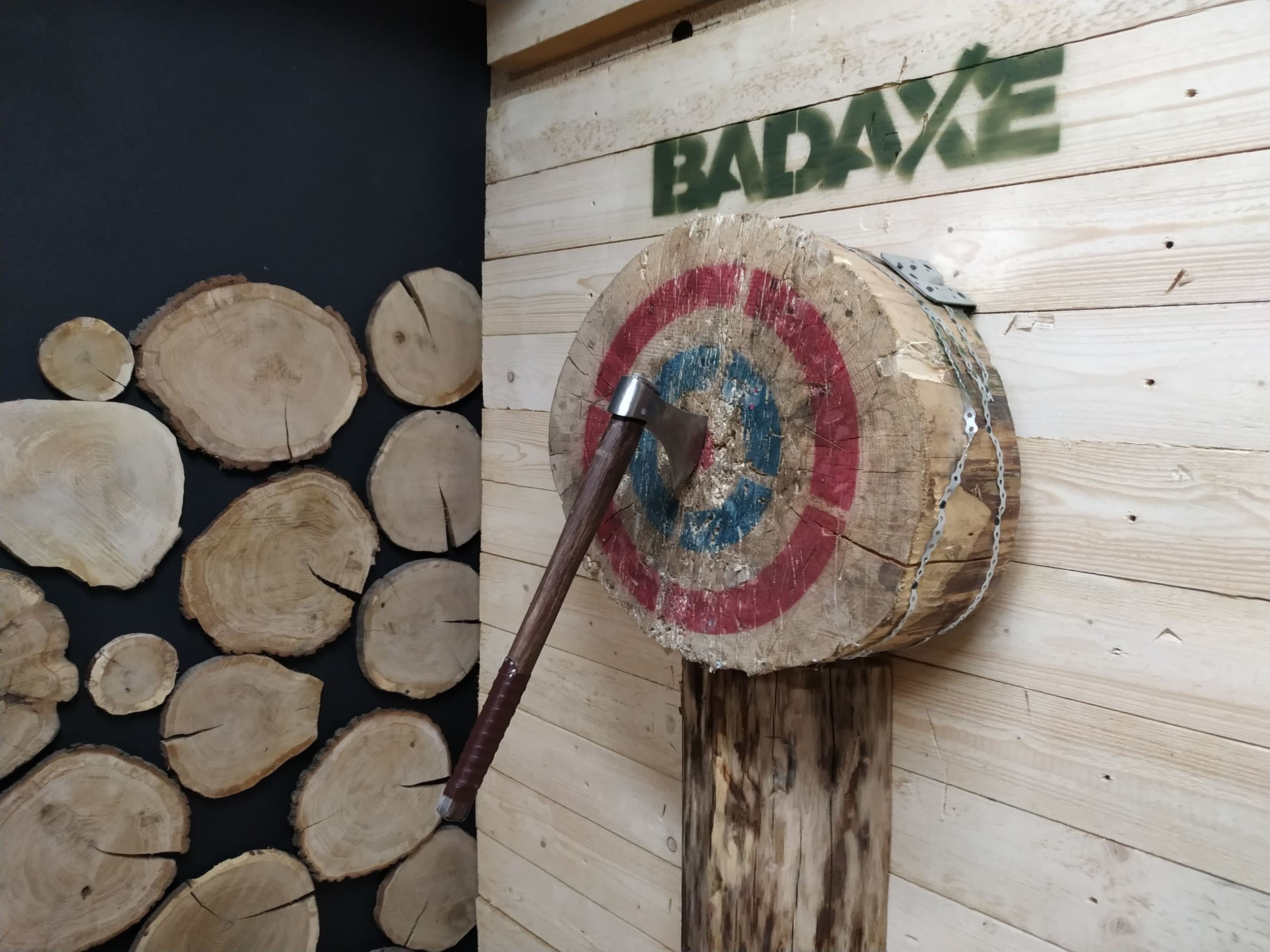 Axe Throwing - Rzucanie Siekierami do Celu dla Znajomych | Kraków