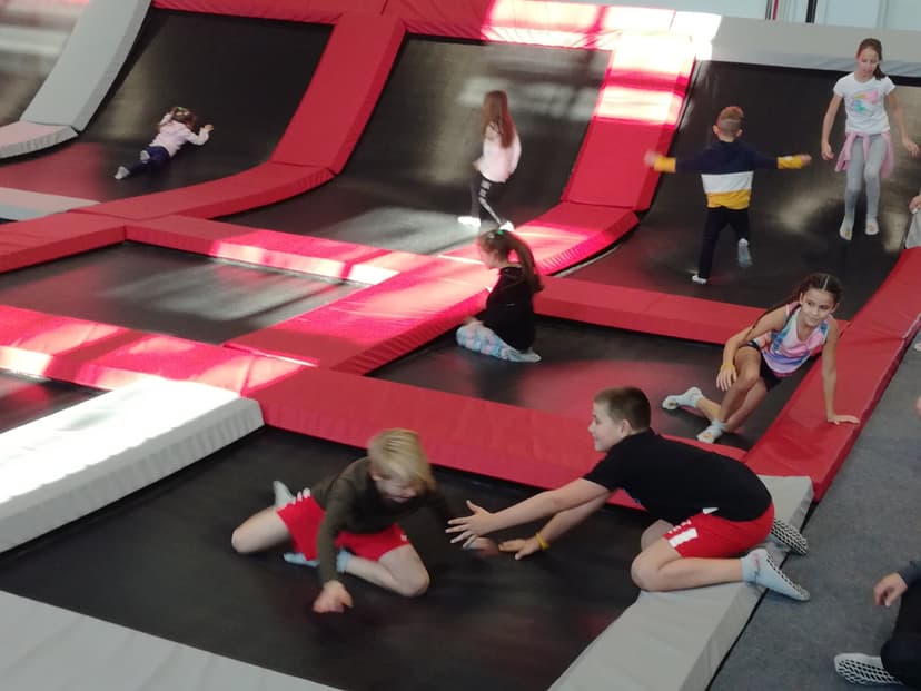 Szalona Przygoda w Parku Trampolin dla Przyjaciół | Nowy Targ