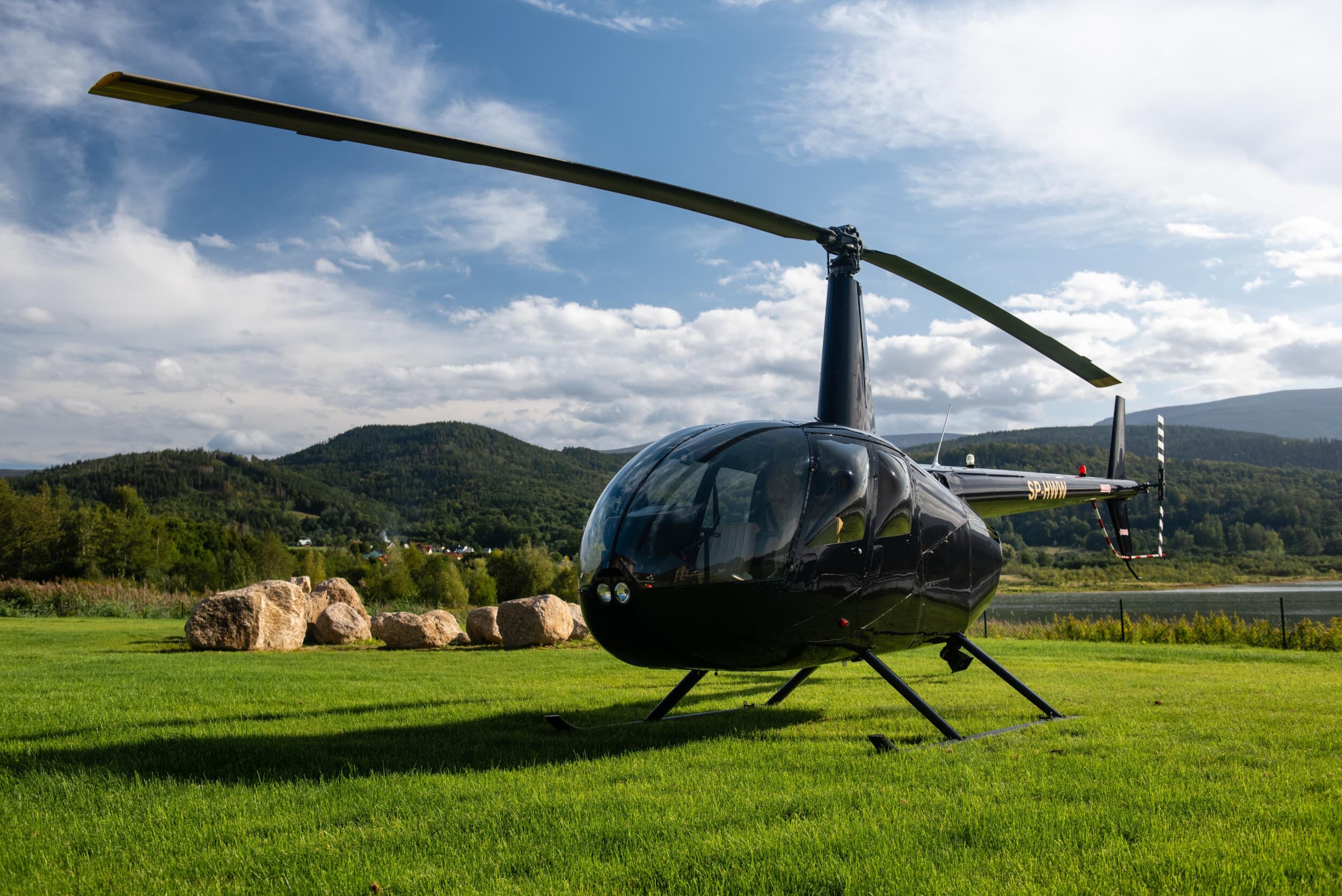 Lot Widokowy Helikopterem VIP (20 minut) | Jelenia Góra (okolice) | Wyjątkowy Prezent