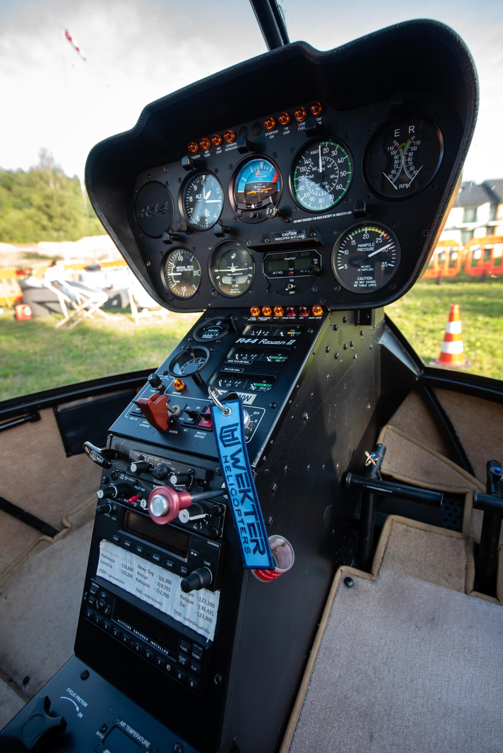 Lot Widokowy Helikopterem VIP (20 minut) | Jelenia Góra (okolice) | Wyjątkowy Prezent