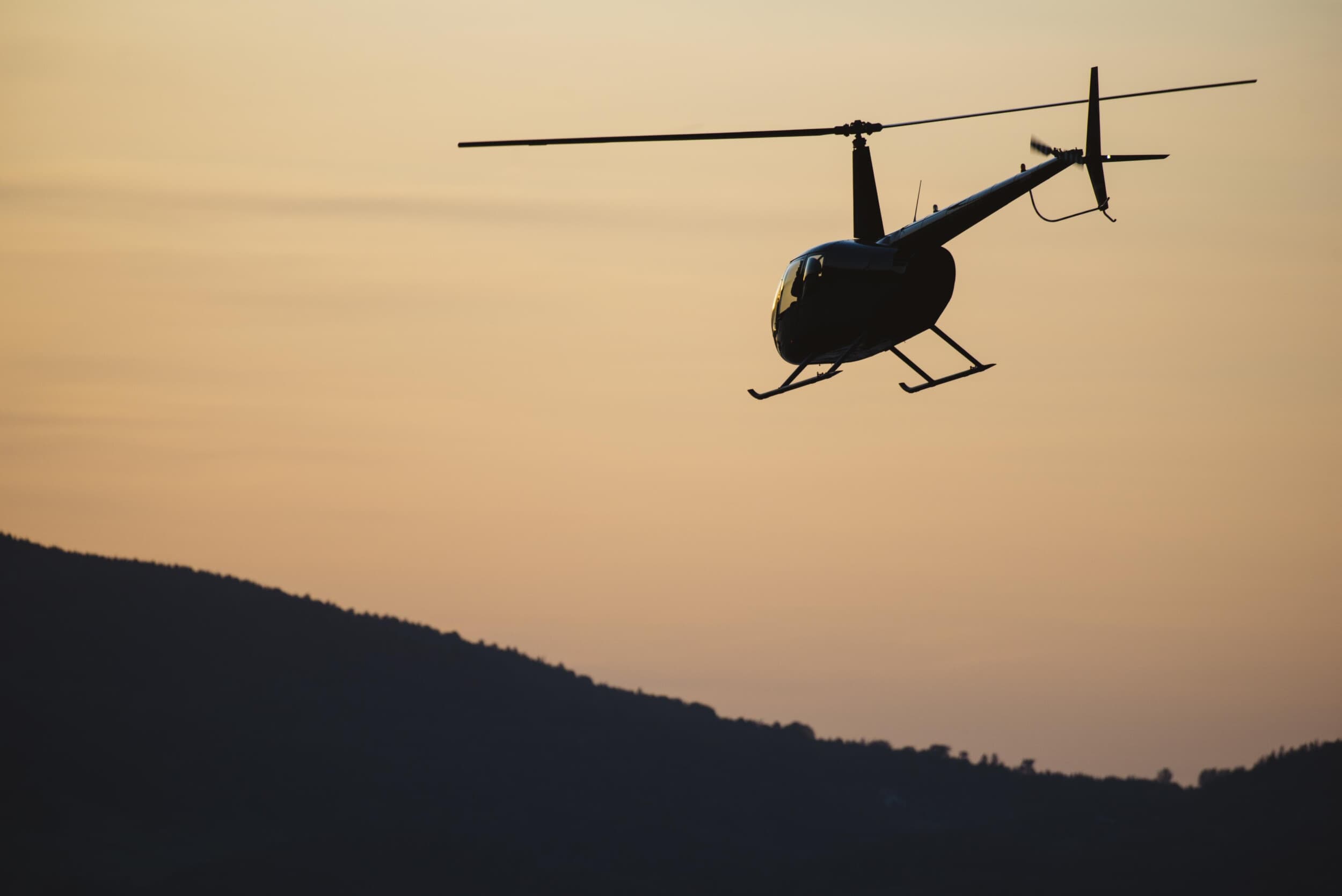 Lot Widokowy Helikopterem VIP (20 minut) | Jelenia Góra (okolice) | Wyjątkowy Prezent