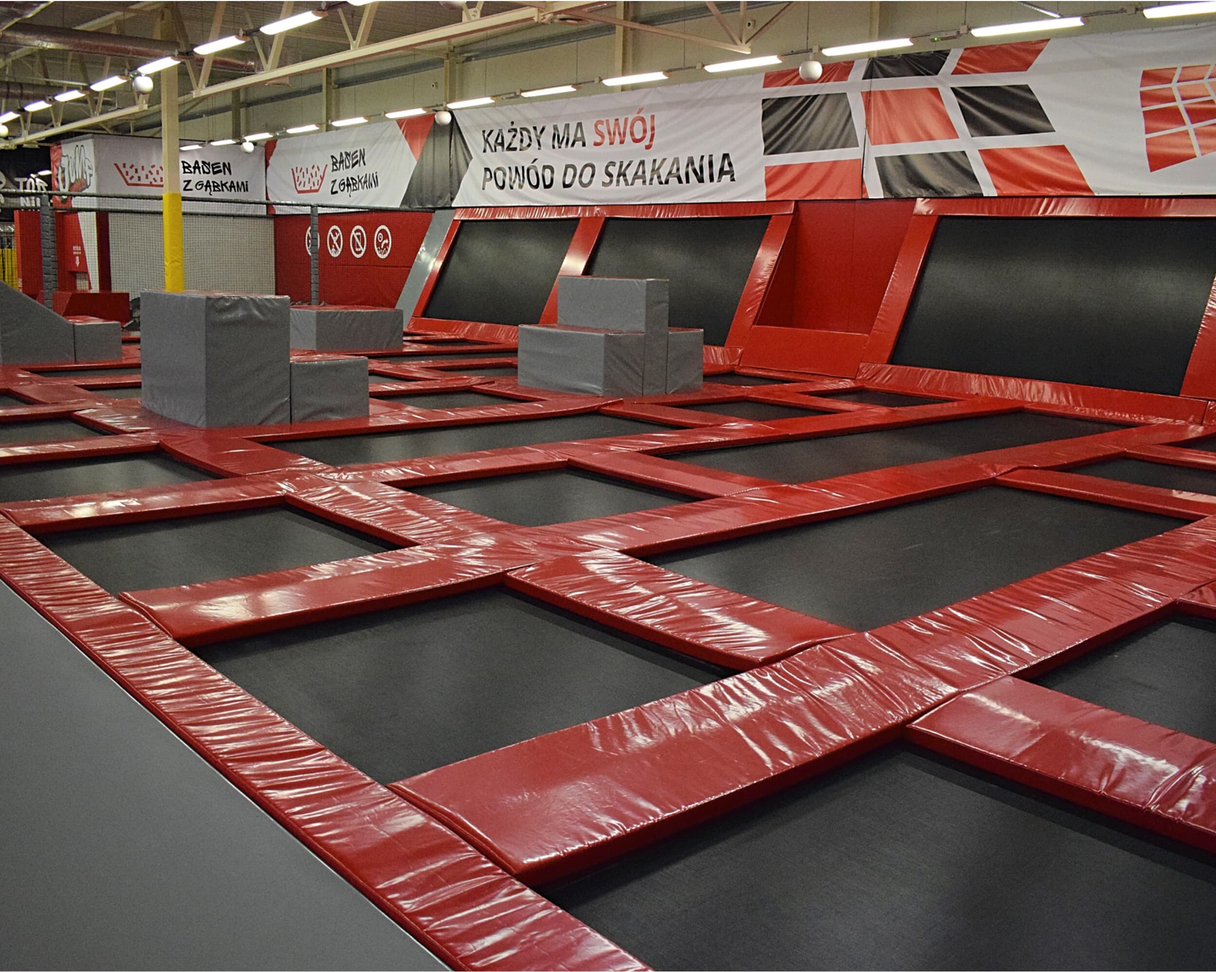 Szalona Zabawa w Parku Trampolin dla Rodziny | Radom
