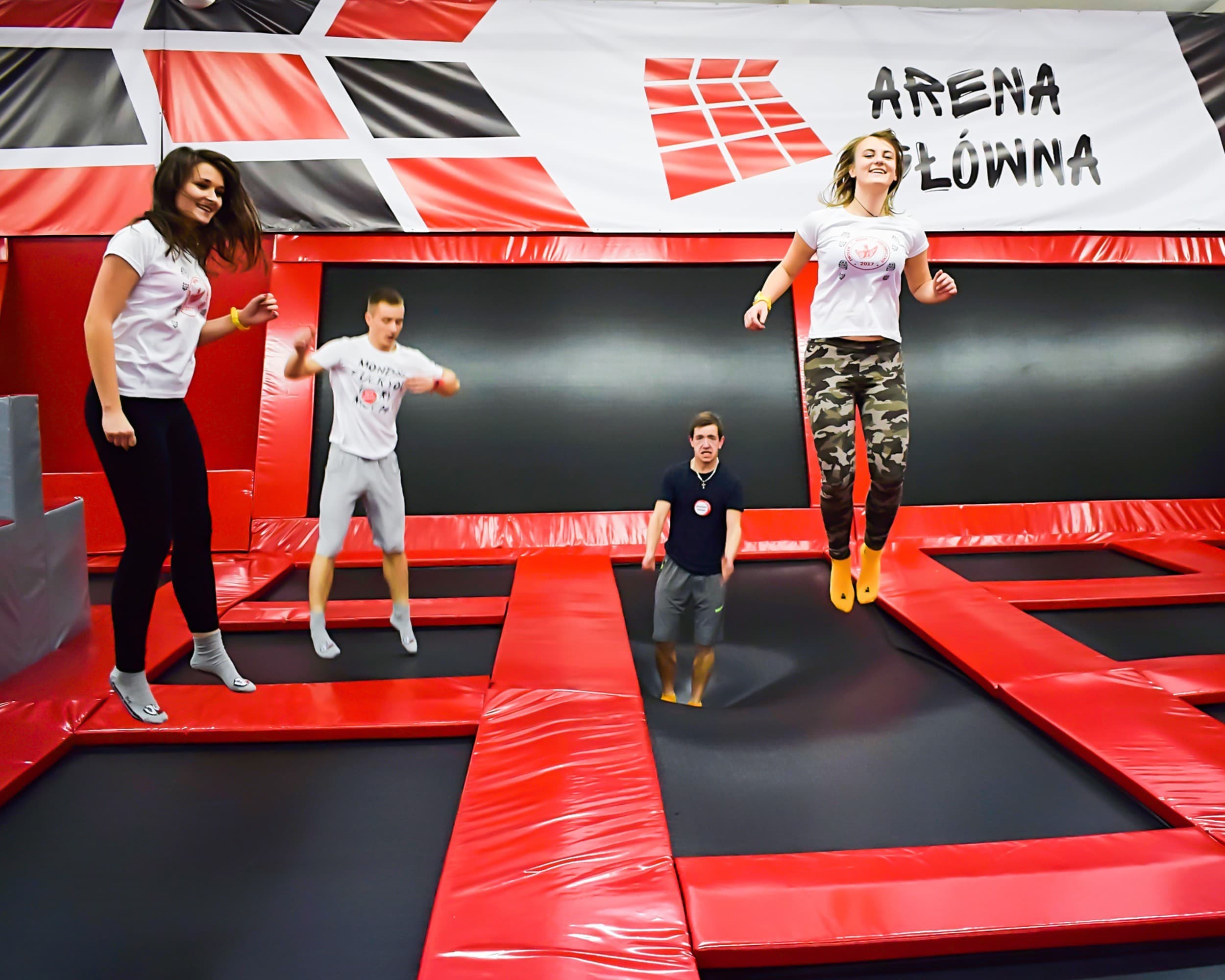 Szalona Zabawa w Parku Trampolin dla Rodziny | Radom