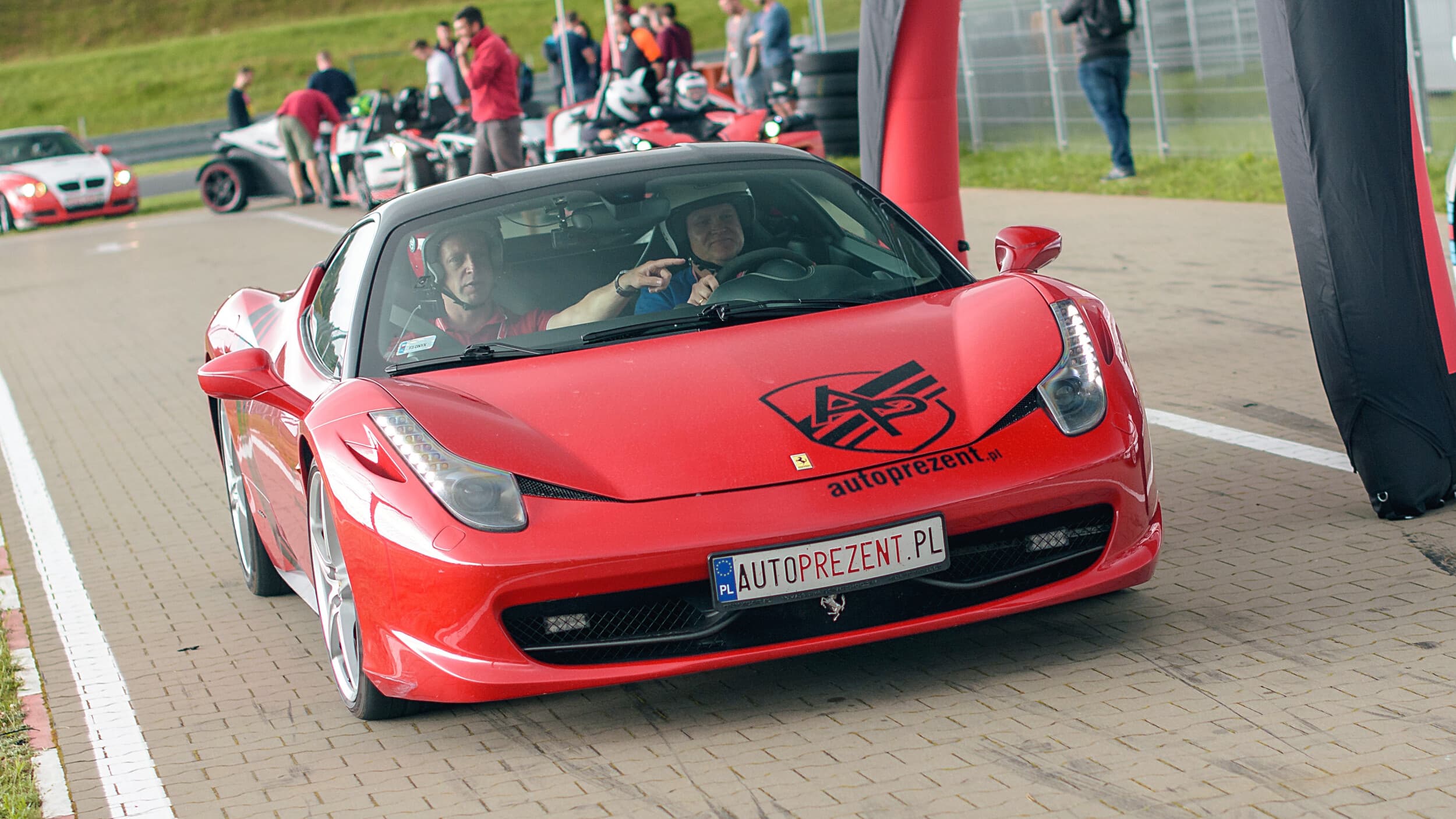 Jazda Ferrari F458 Italia (1 okrążenie) | Tor Główny | Wyjątkowy Prezent