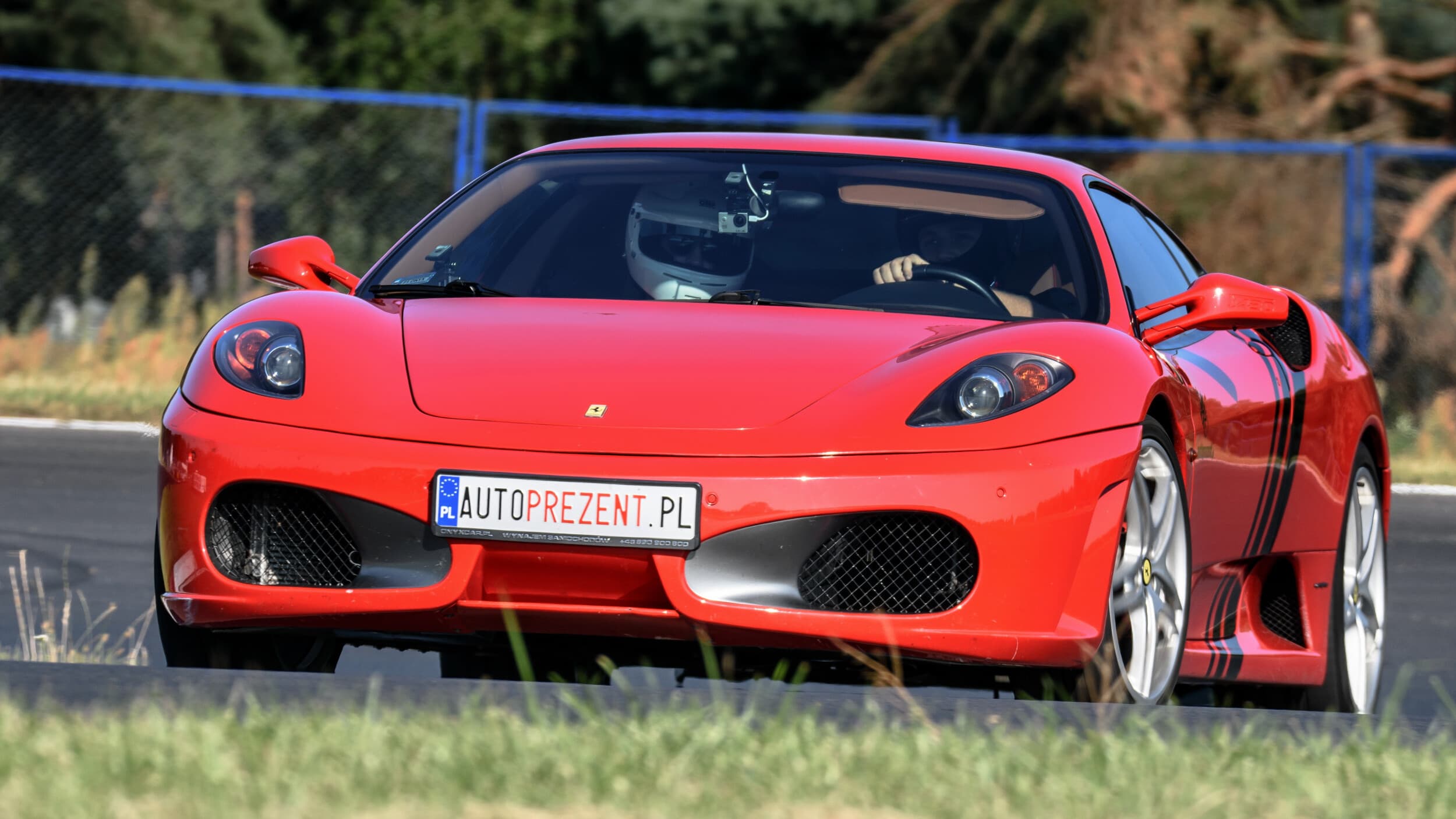 Pojedynek Ferrari F430 vs. Nissan GTR | 2 okrążenia | Wiele Lokalizacji | Wyjątkowy Prezent