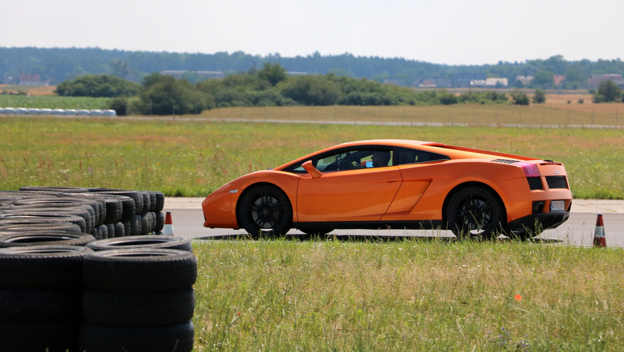 Pojedynek Lamborghini Gallardo vs. Audi R8 V8 | 2 okrążenia | Wiele Lokalizacji
