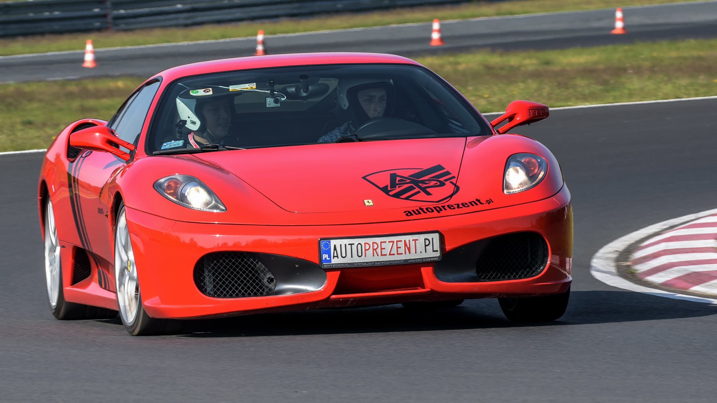 Pojedynek Ferrari 458 Italia vs. Ferrari F430 | 2 okrążenia | Wiele Lokalizacji | Wyjątkowy Prezent