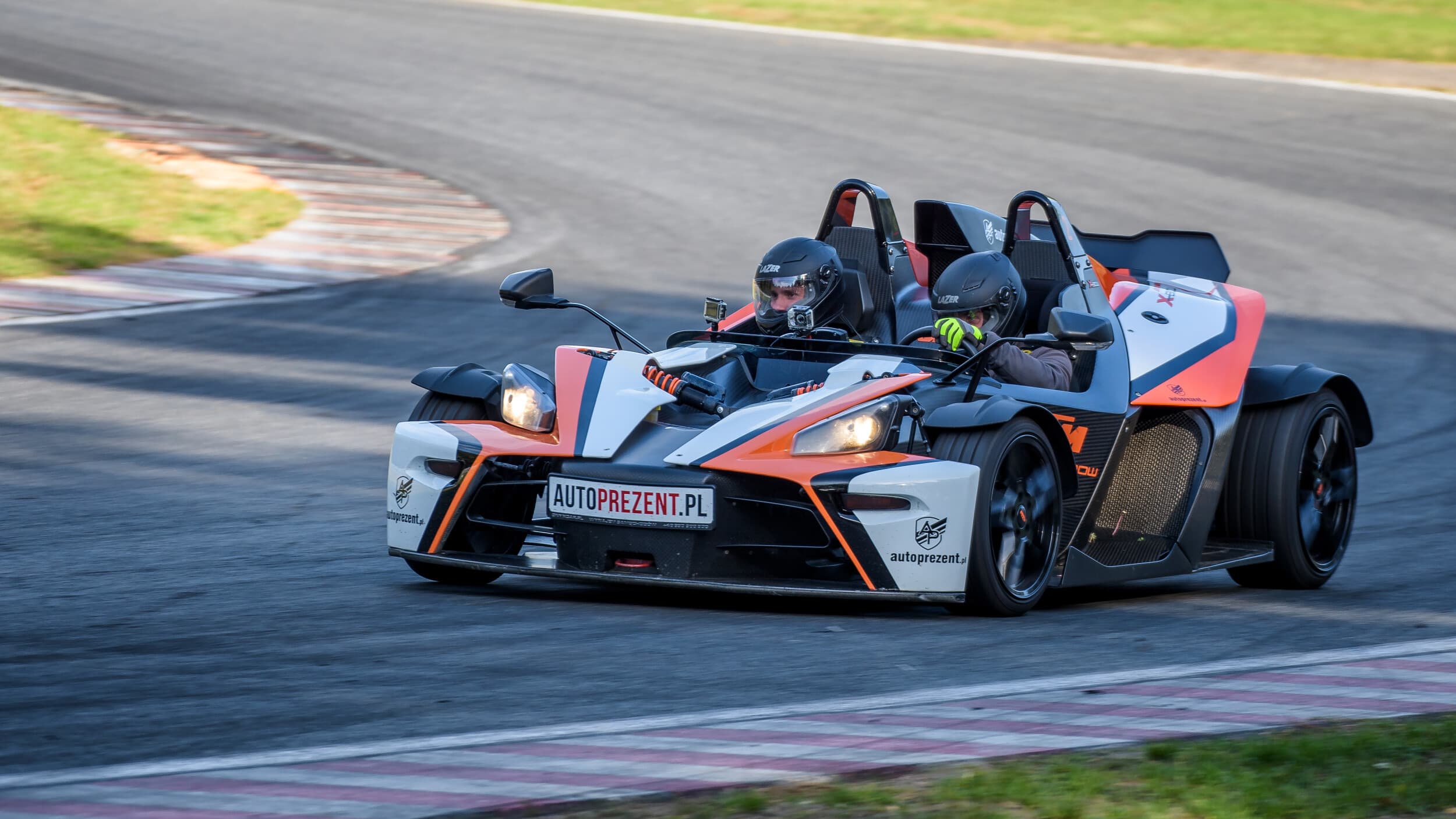 Pojedynek Ferrari F430 vs. KTM X-Bow | 2 okrążenia | Wiele Lokalizacji | Wyjątkowy Prezent
